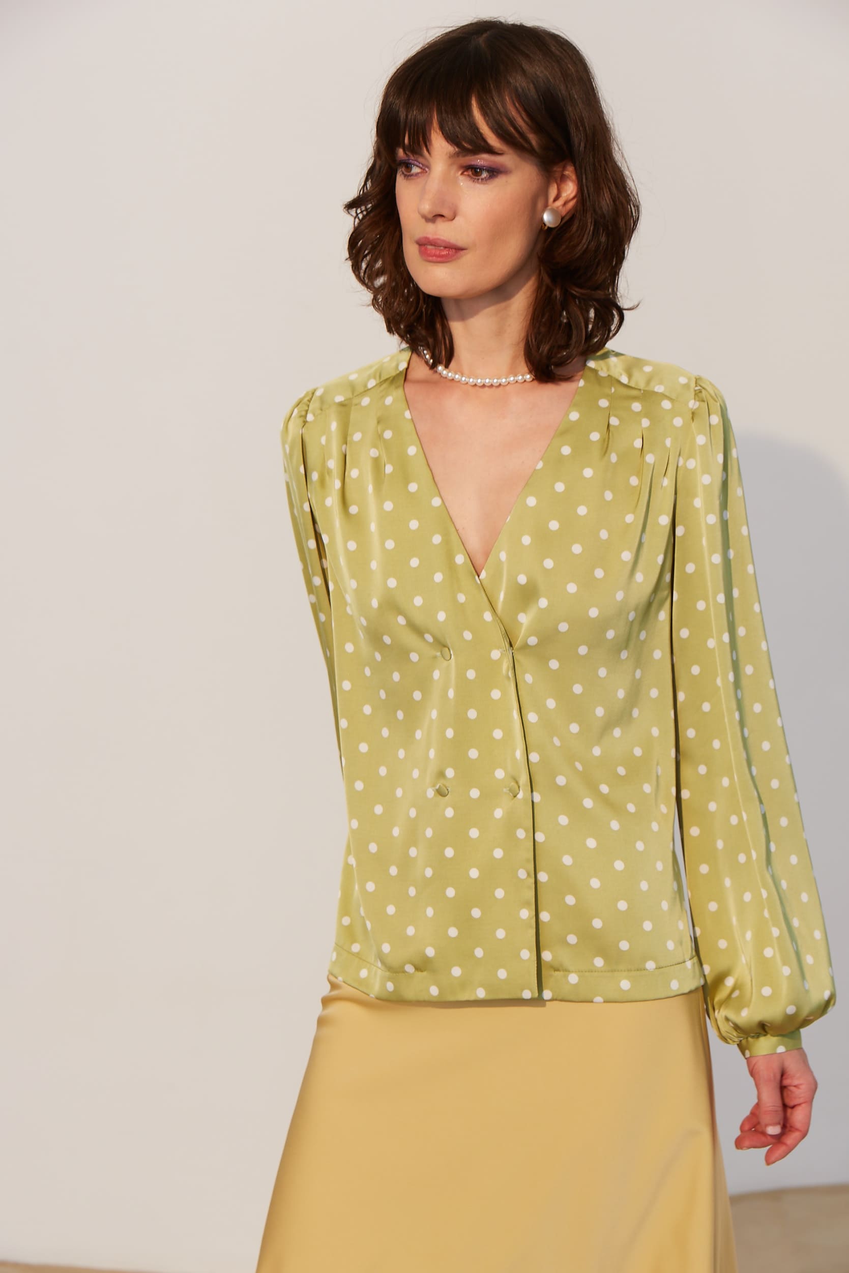 Блуза салатовая в горох
