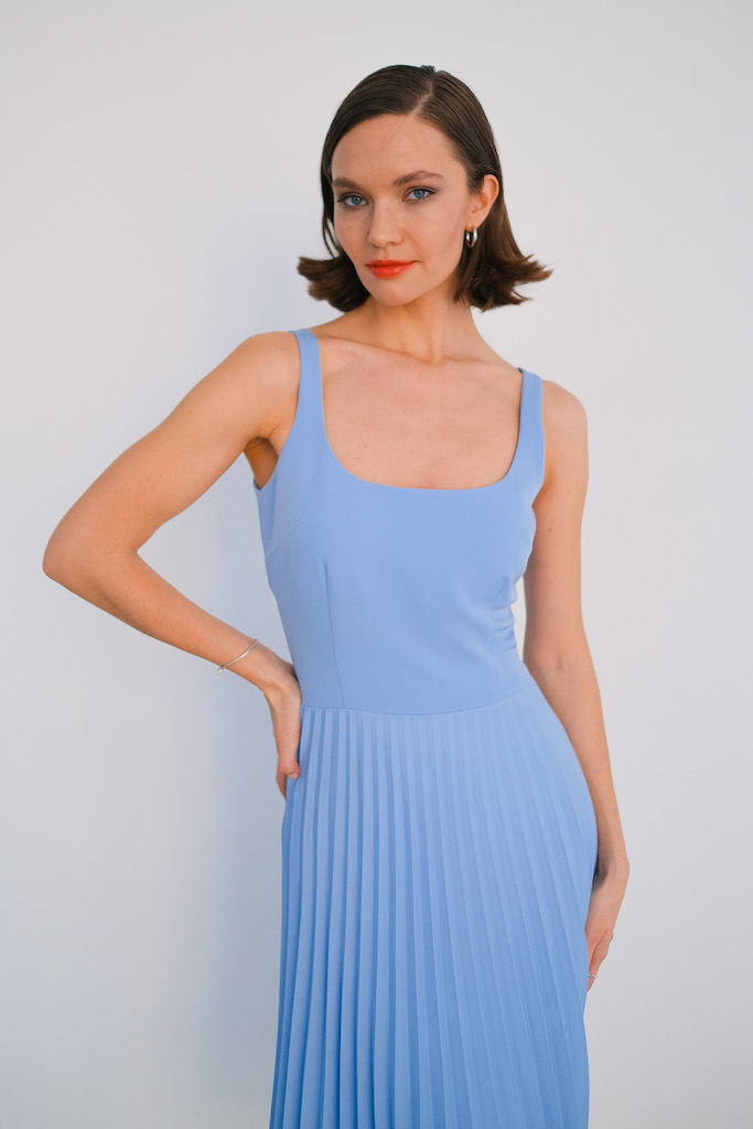 Платье миди гофре голубое