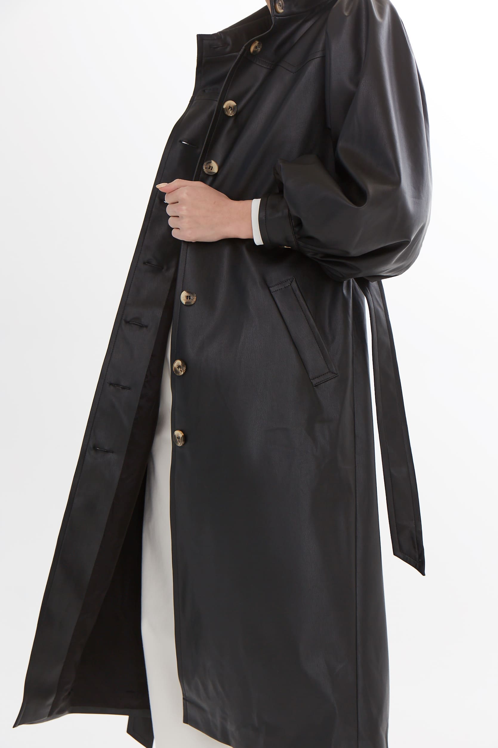 Плащ из экокожи