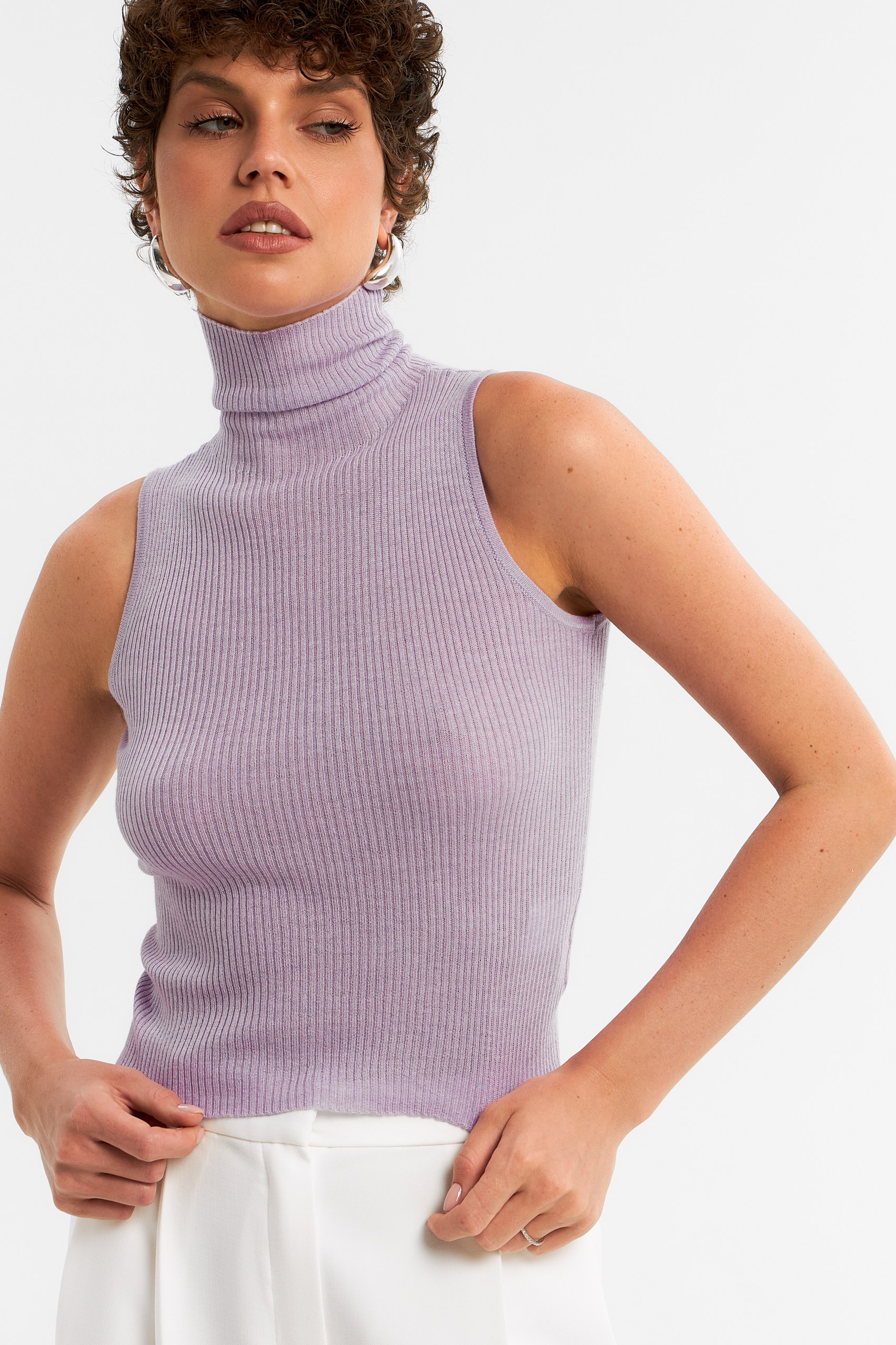 Топ с высоким воротом