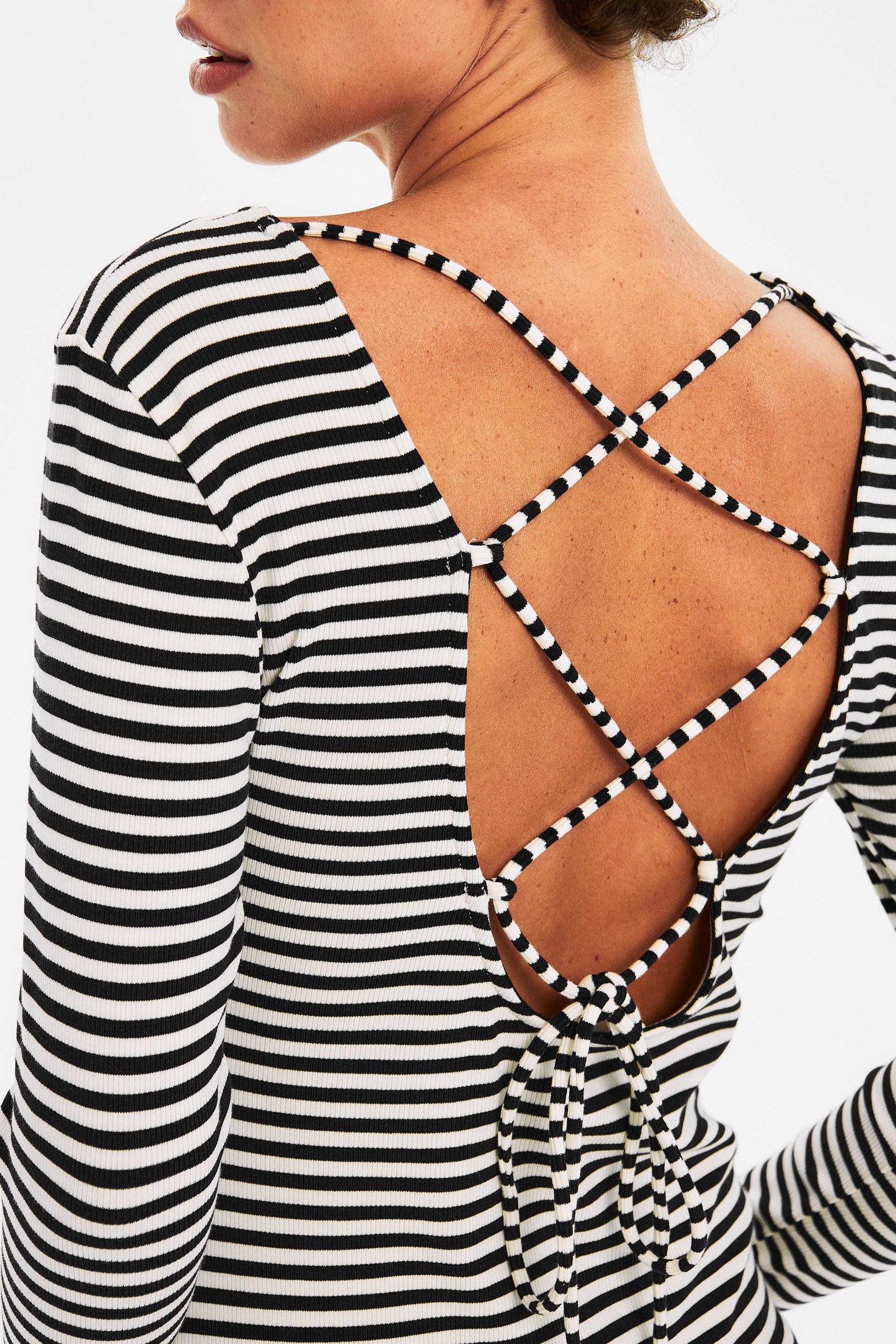 Топ с открытой спиной