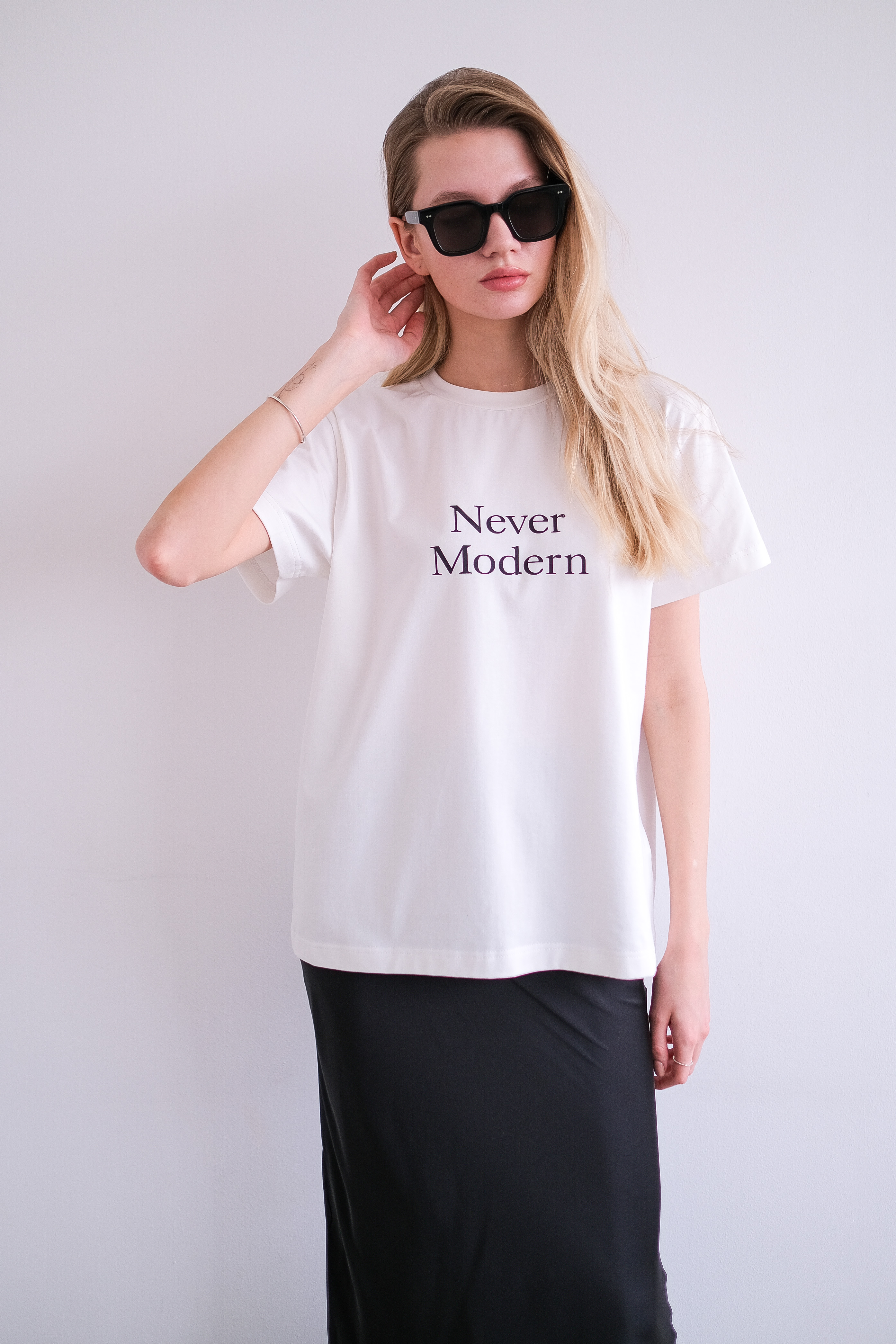 Футболка Never Modern