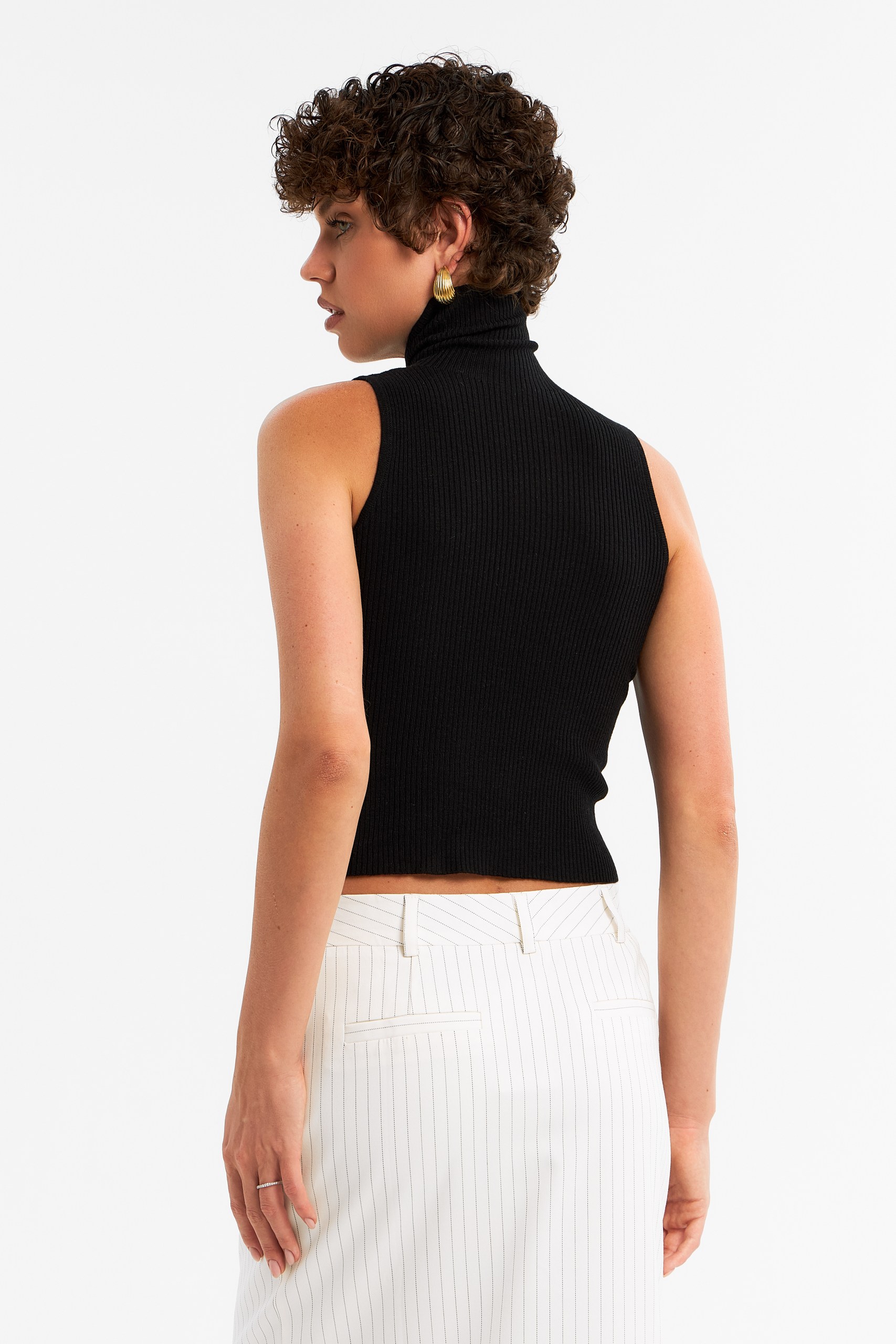 Топ с высоким воротом