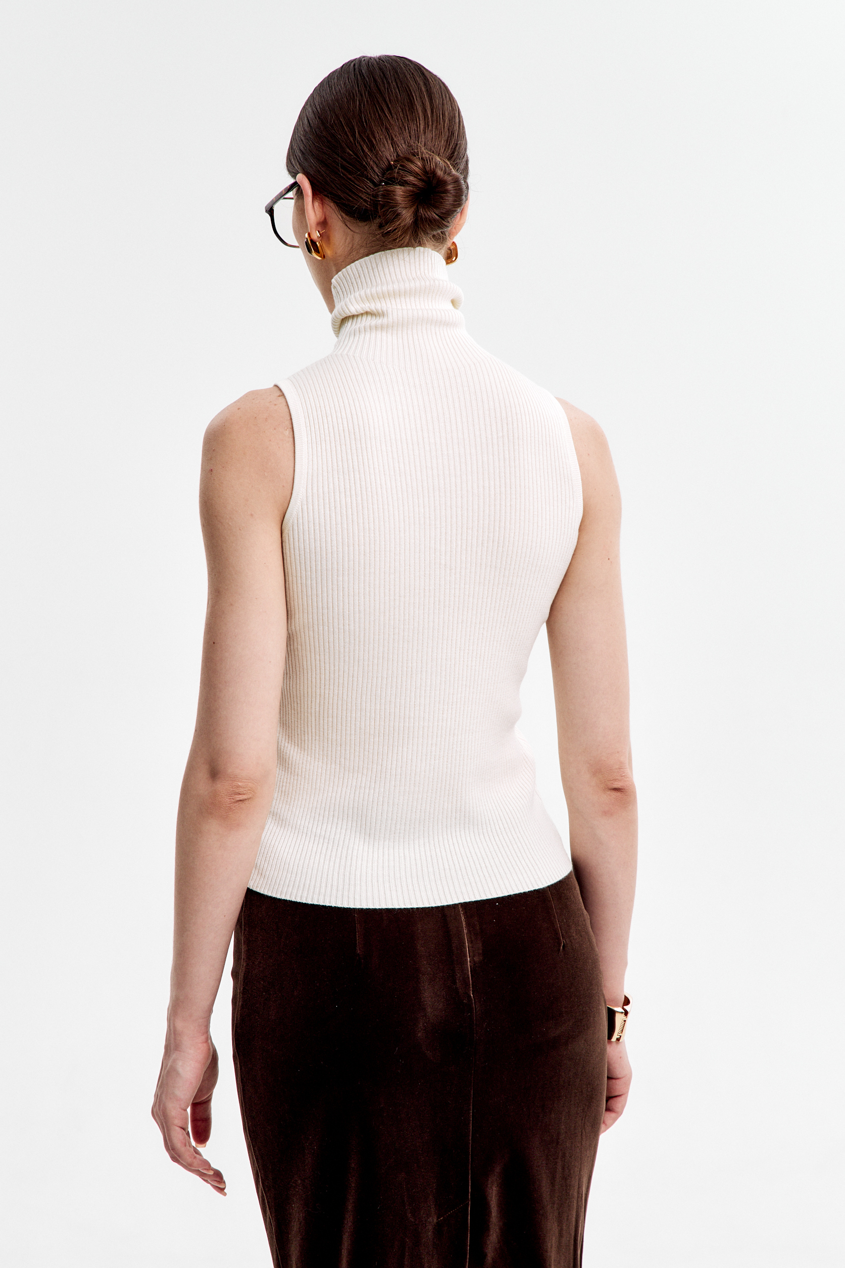 Топ с воротником стойка