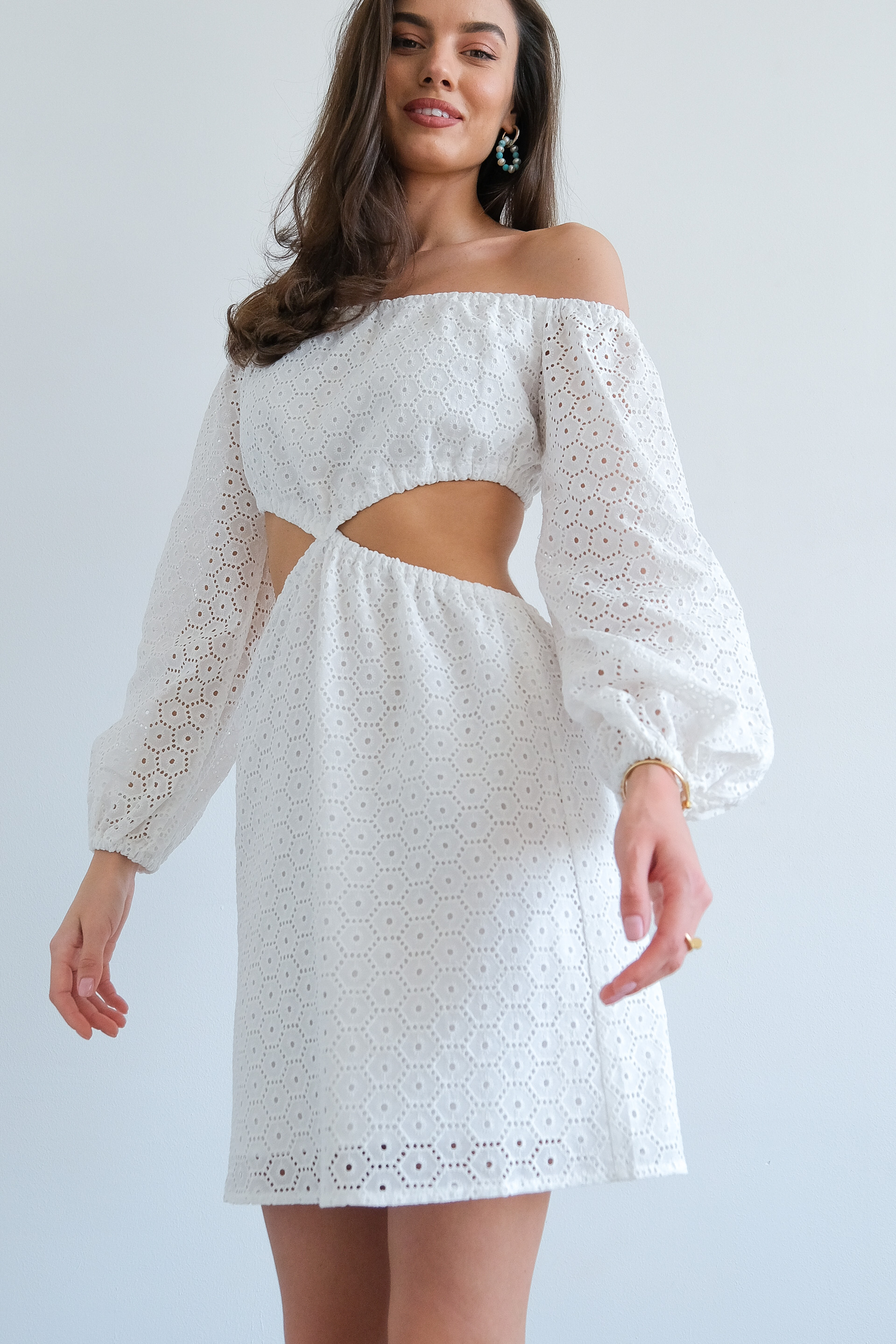 Платье из шитья молочное