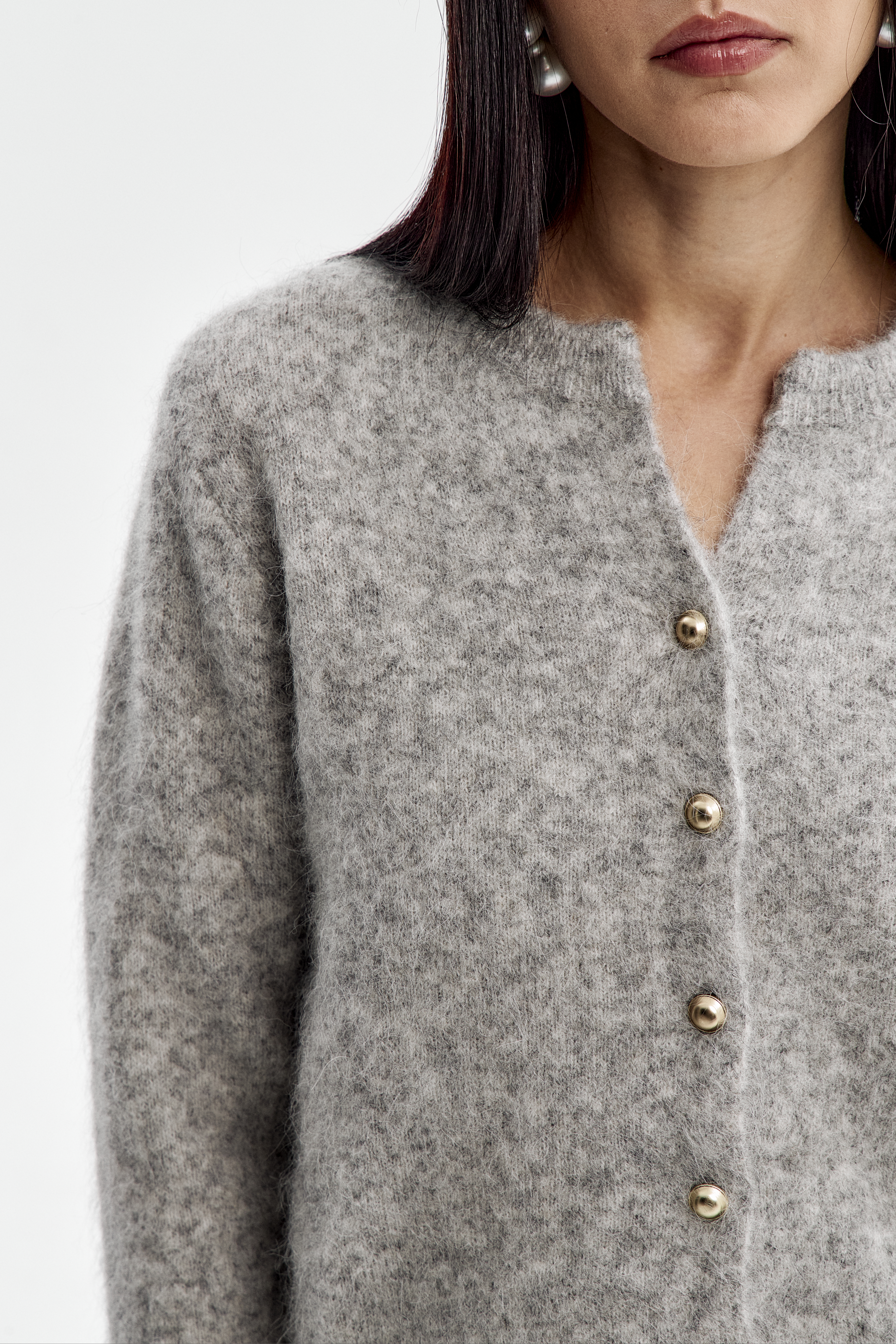 Кардиган короткий из ангоры с золотыми пуговицами