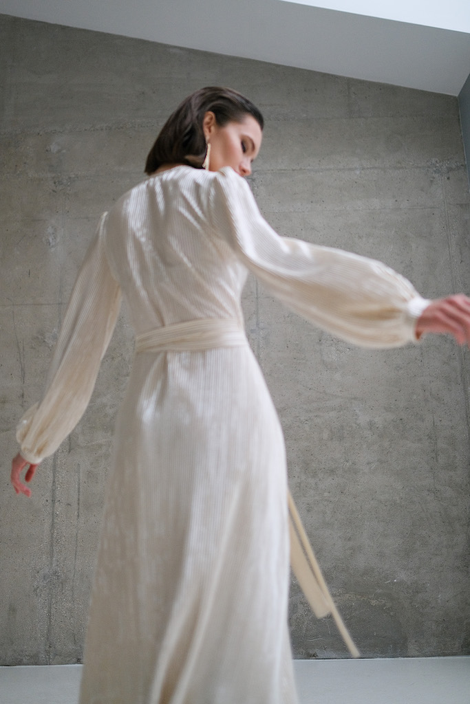 Платье на запах миди