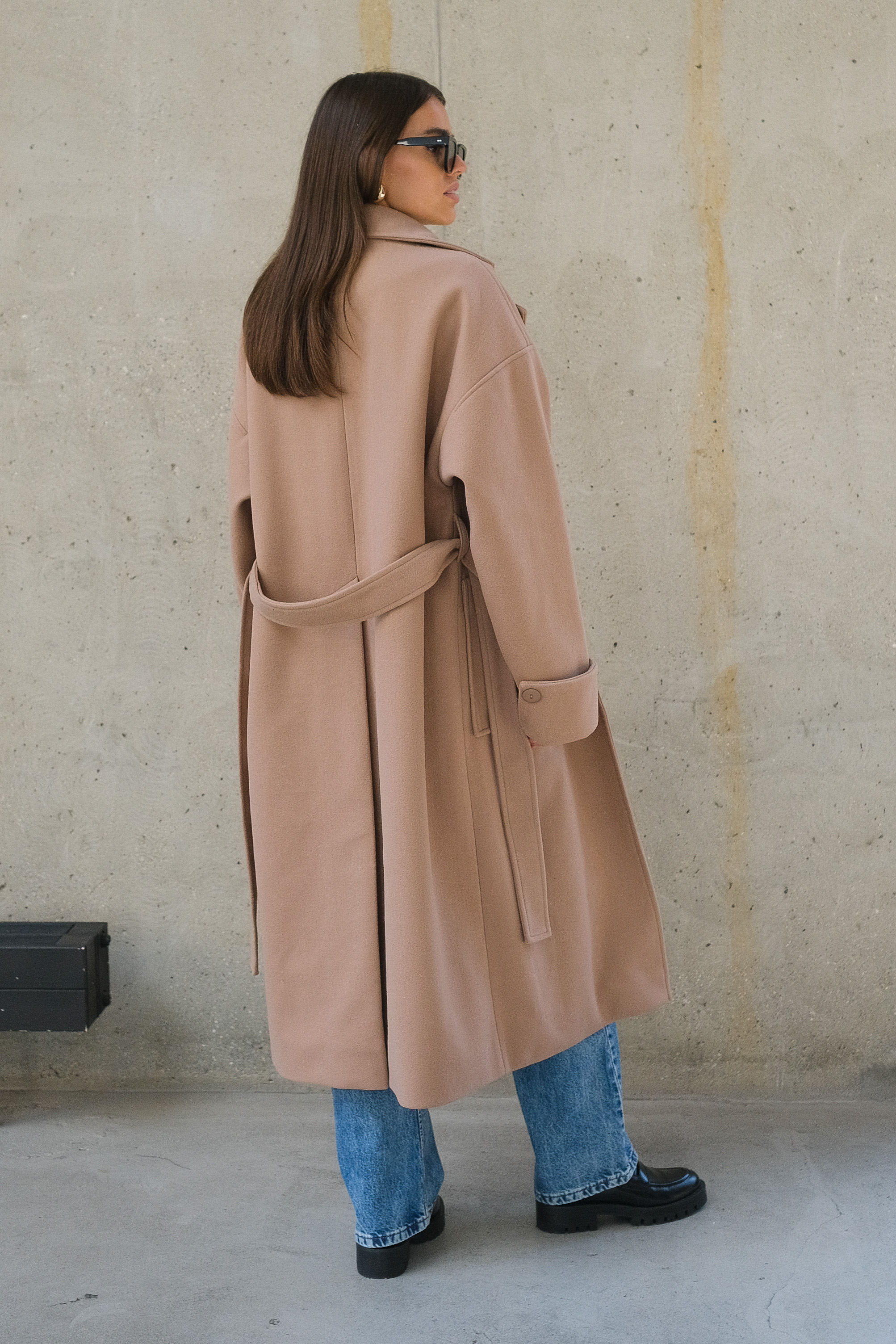 Пальто с накладными карманами 