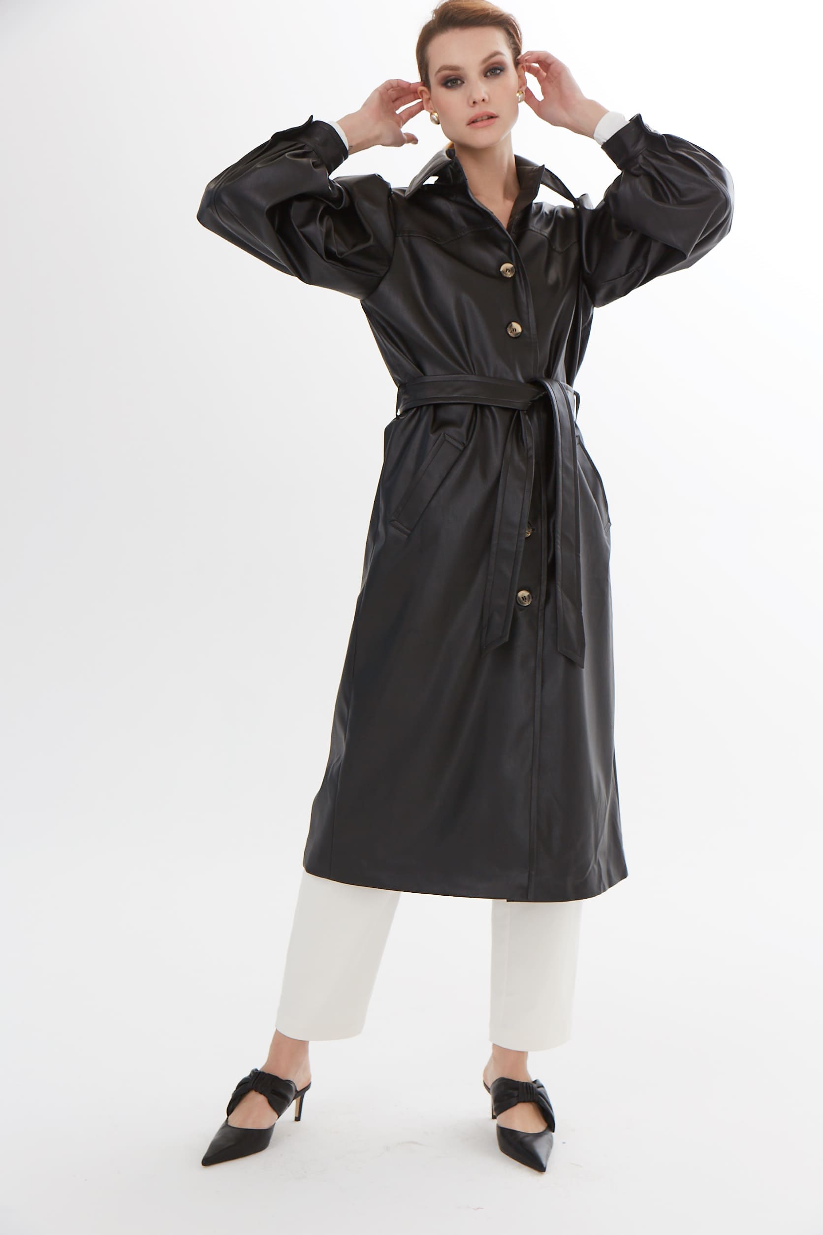 Плащ из экокожи