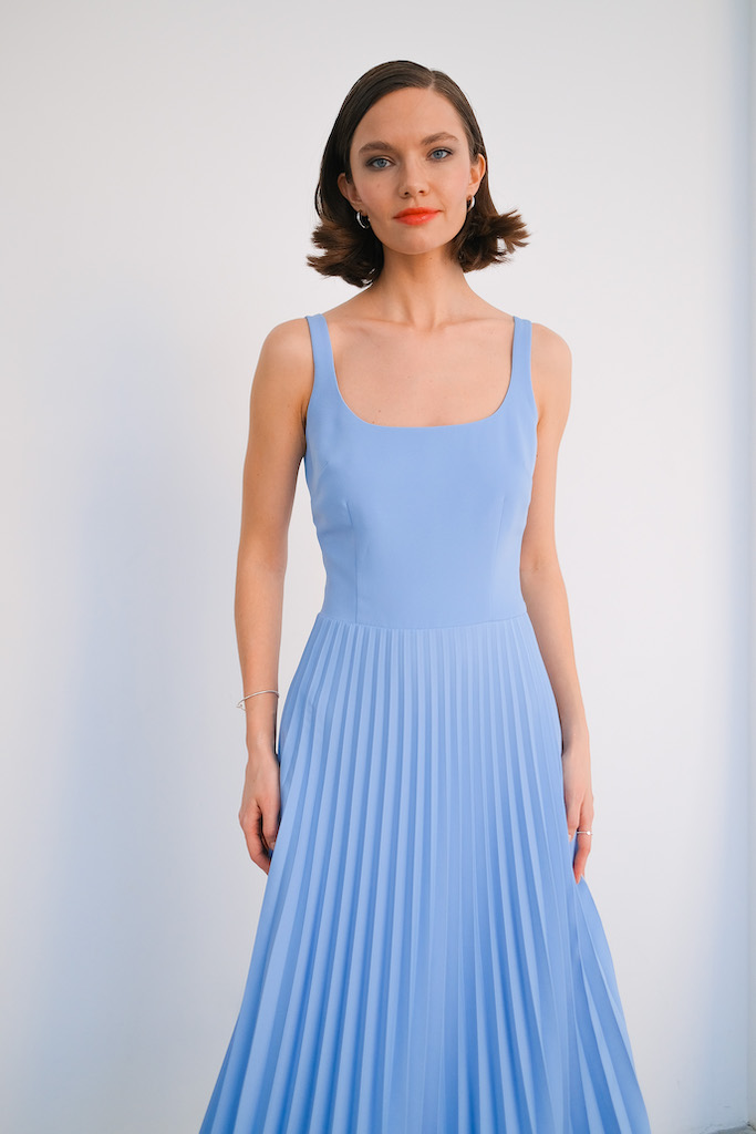 Платье миди гофре голубое