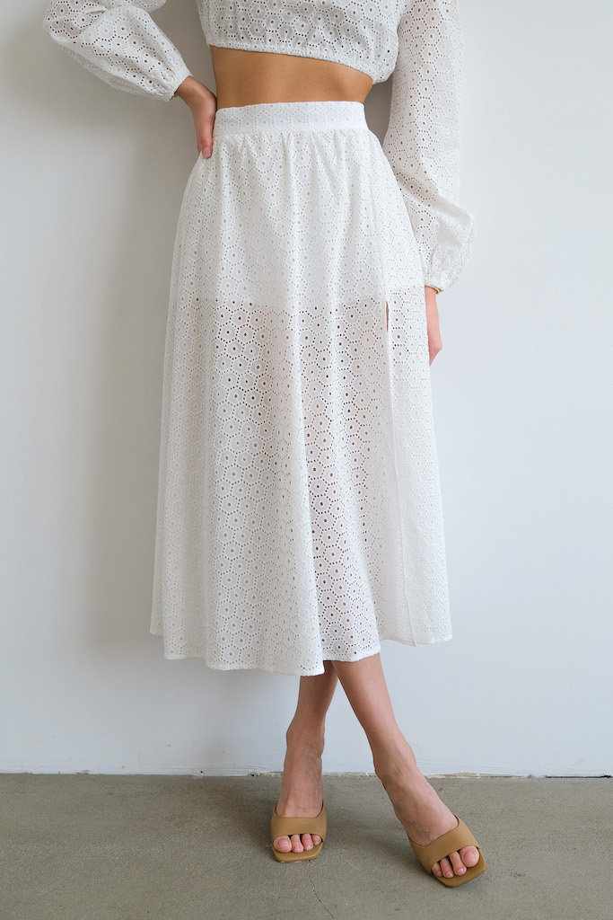 Юбка из шитья молочная