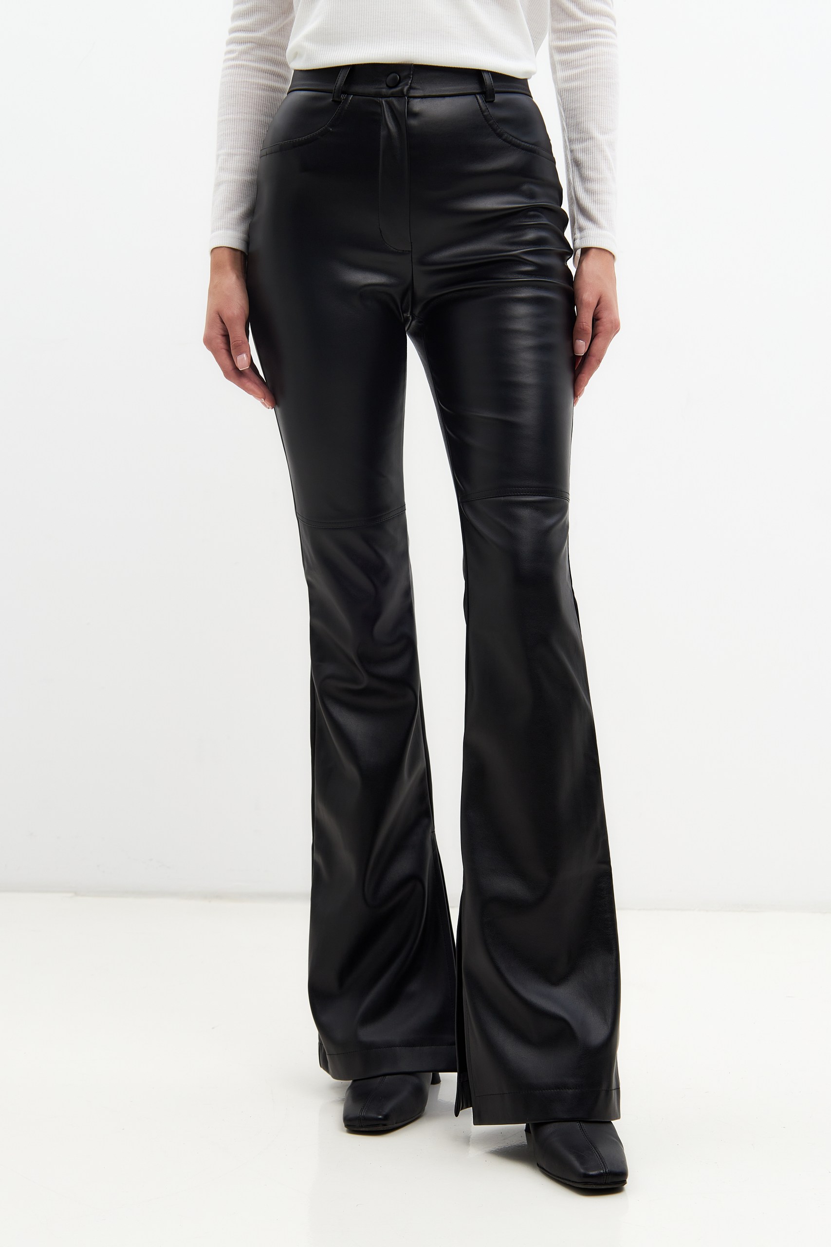 Брюки из эко кожи с разрезами 