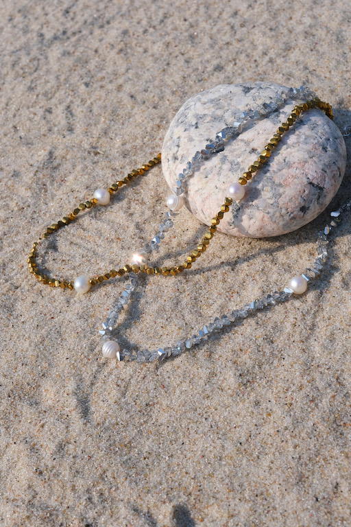 Ожерелье тонкое с тремя жемчужинами