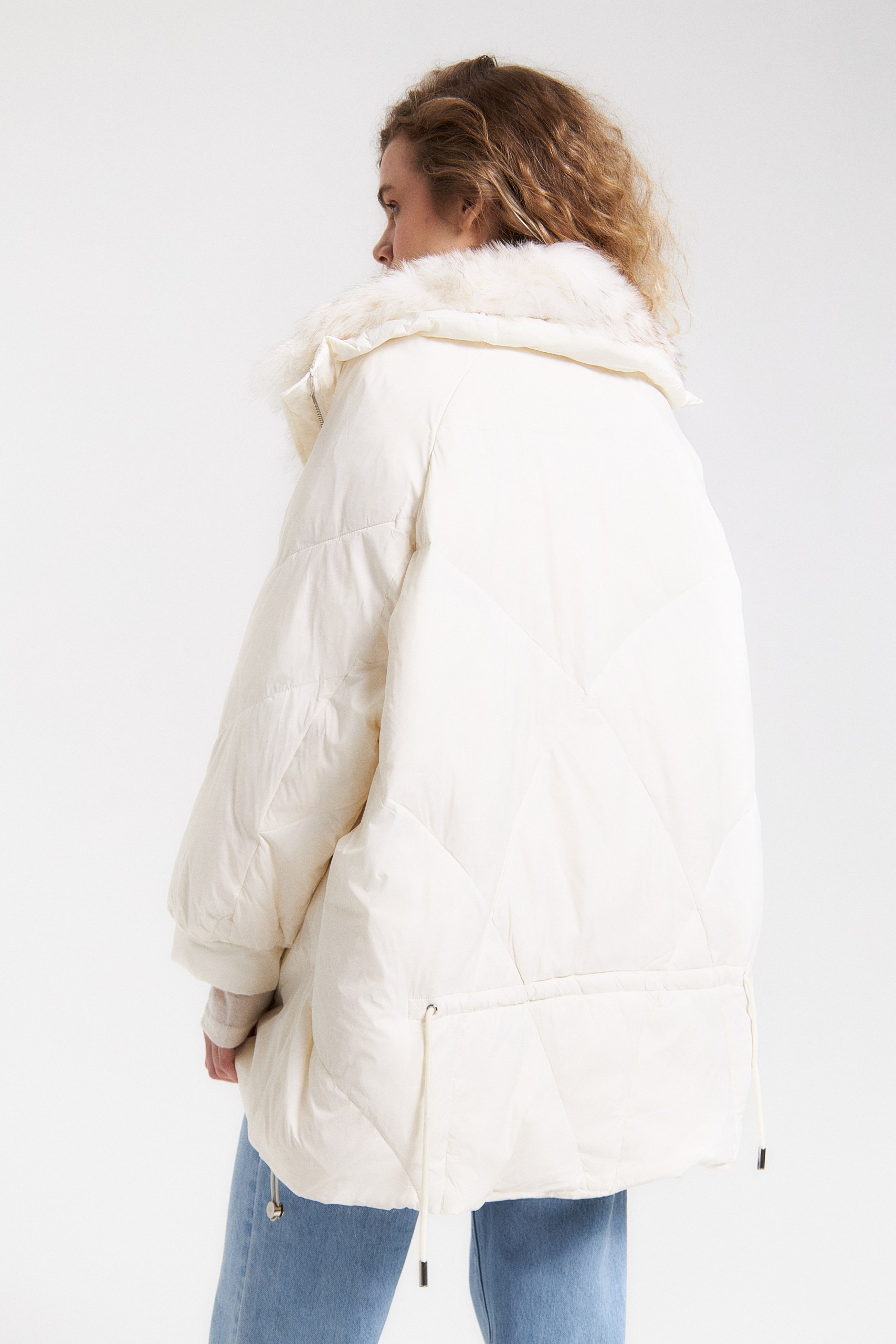 Куртка с пушистым воротником