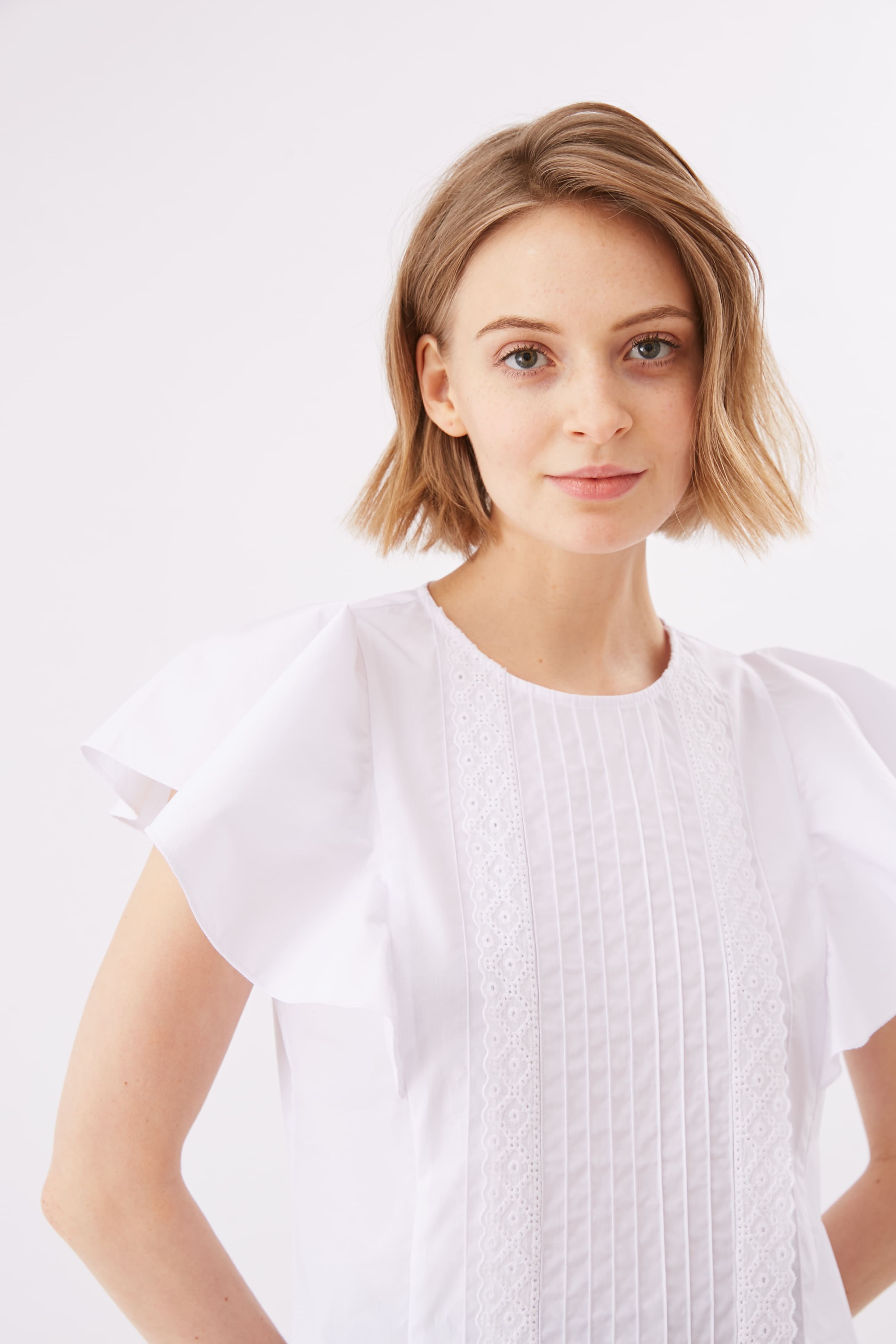 Топ с крылышками и вышивкой