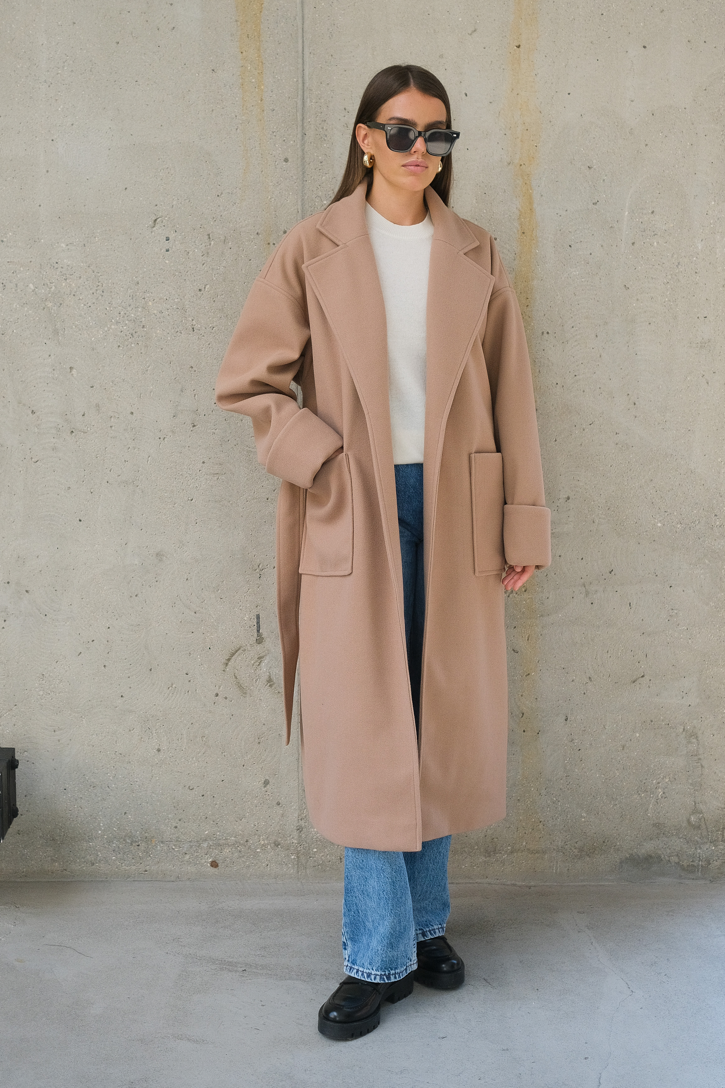 Пальто с накладными карманами 