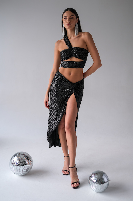 Юбка с пайетками запах черная