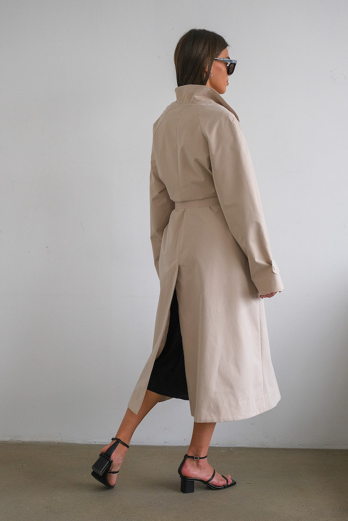 Плащ светло-бежевый