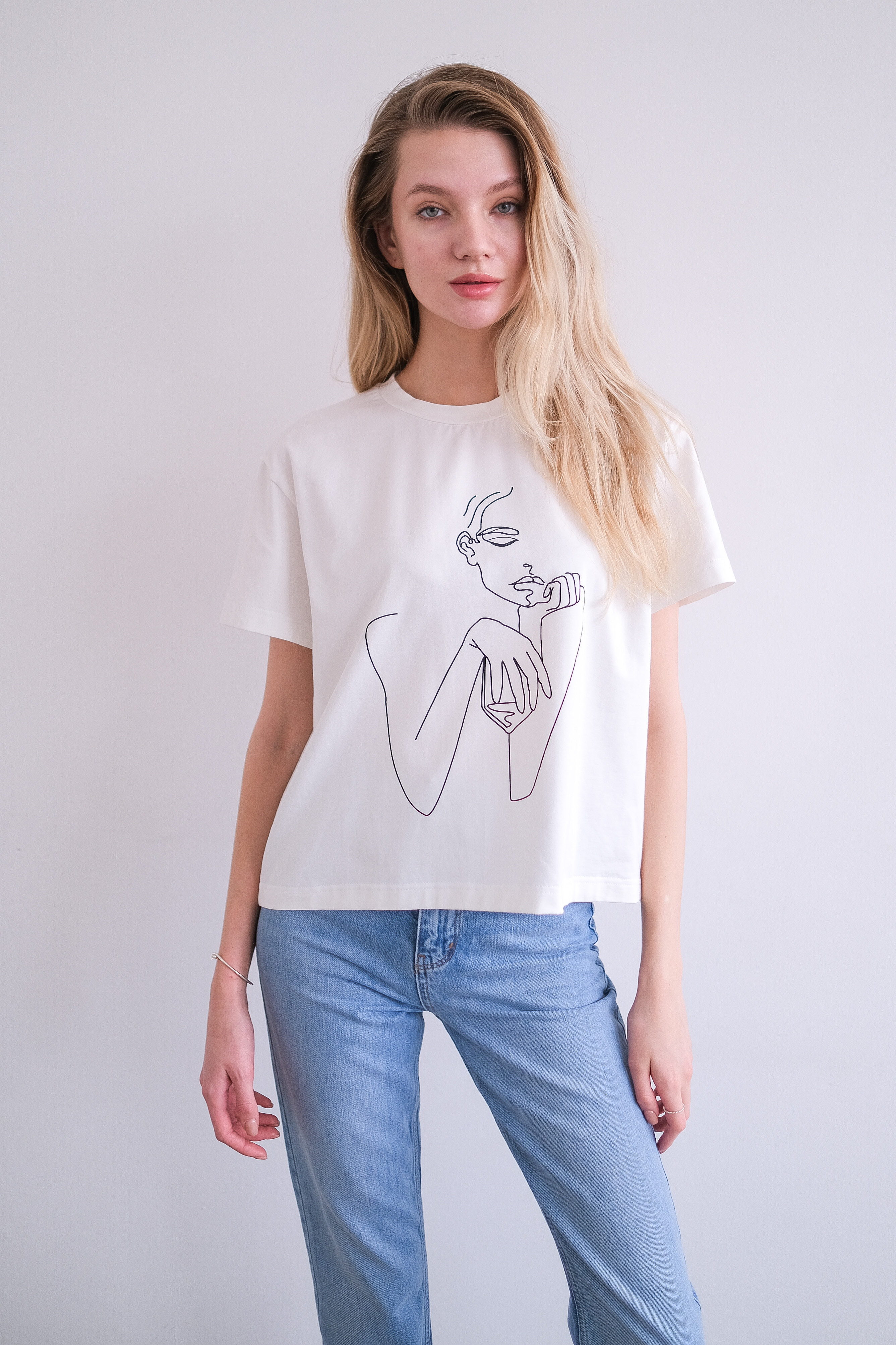 Футболка девушка с бокалом