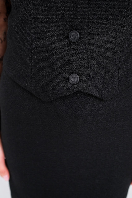  Жилет букле черный