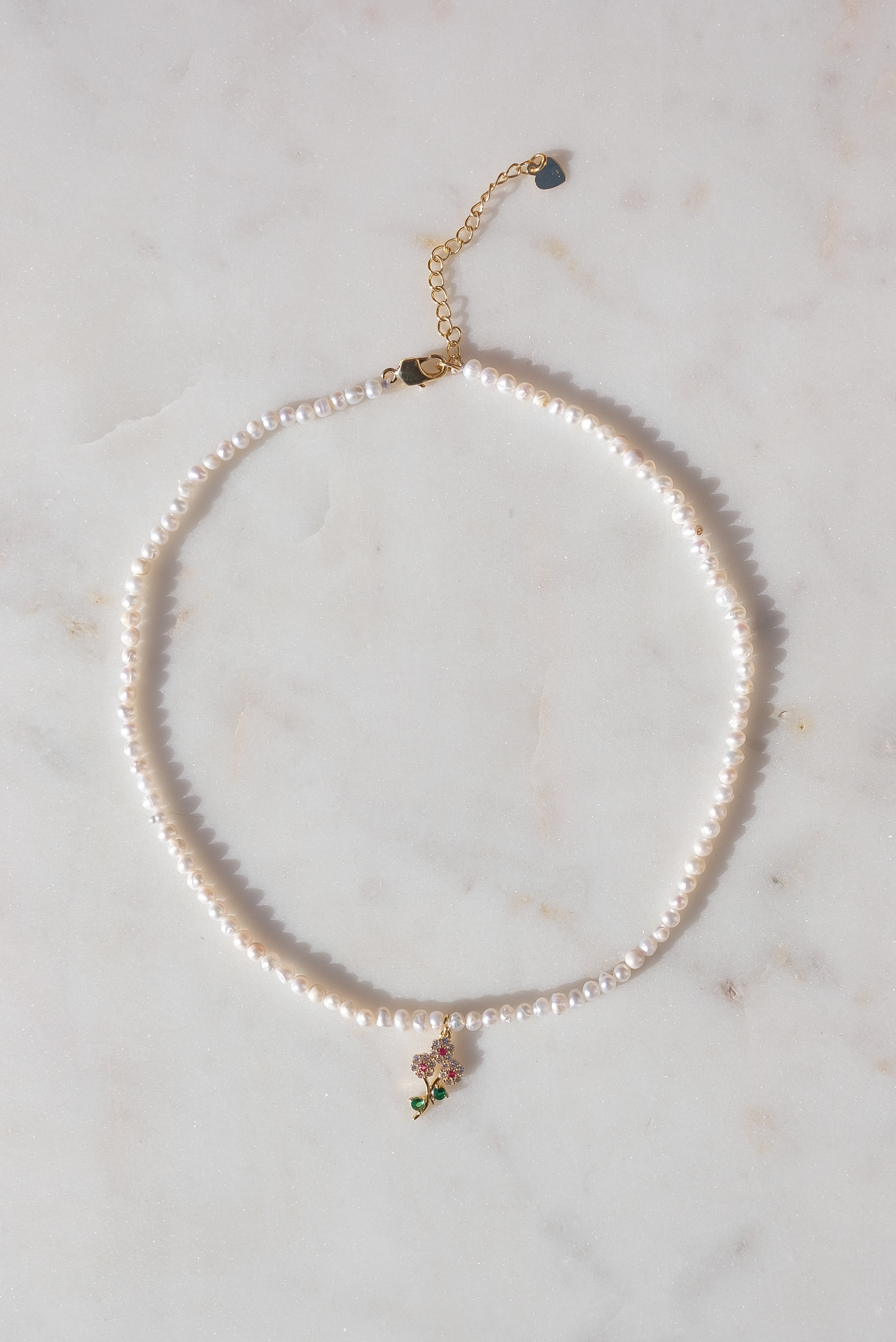 Ожерелье из жемчуга с подвеской цветы