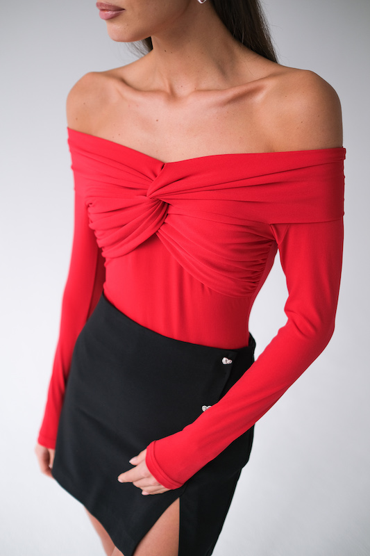 Боди с открытыми плечами