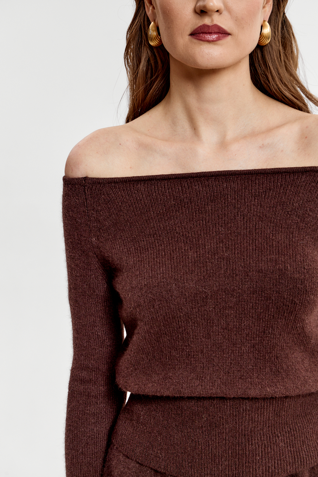 Джемпер с открытыми плечами