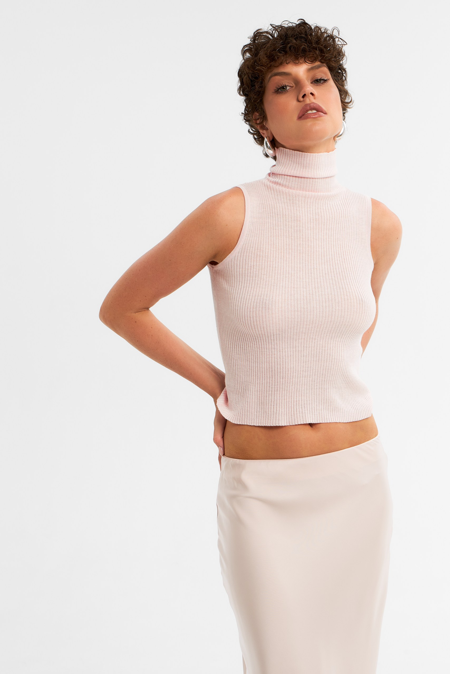 Топ с высоким воротом