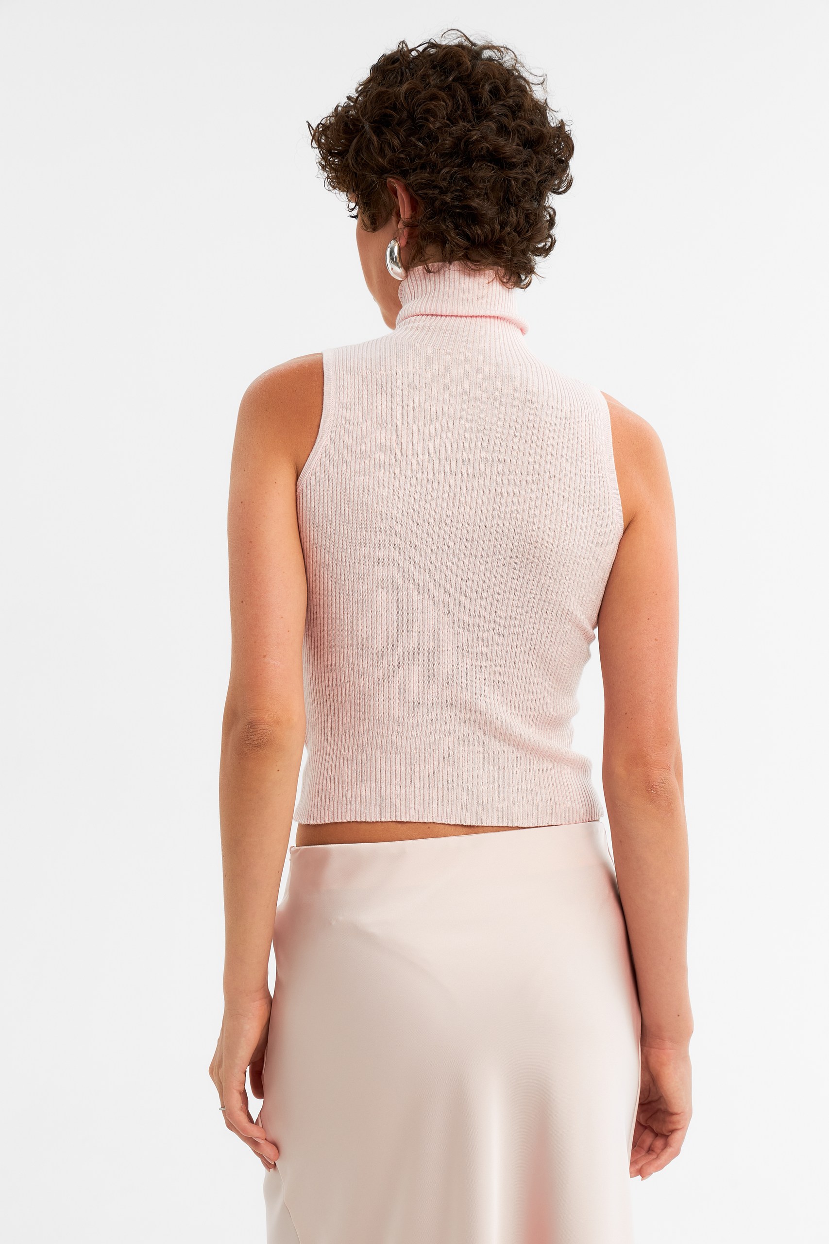 Топ с высоким воротом