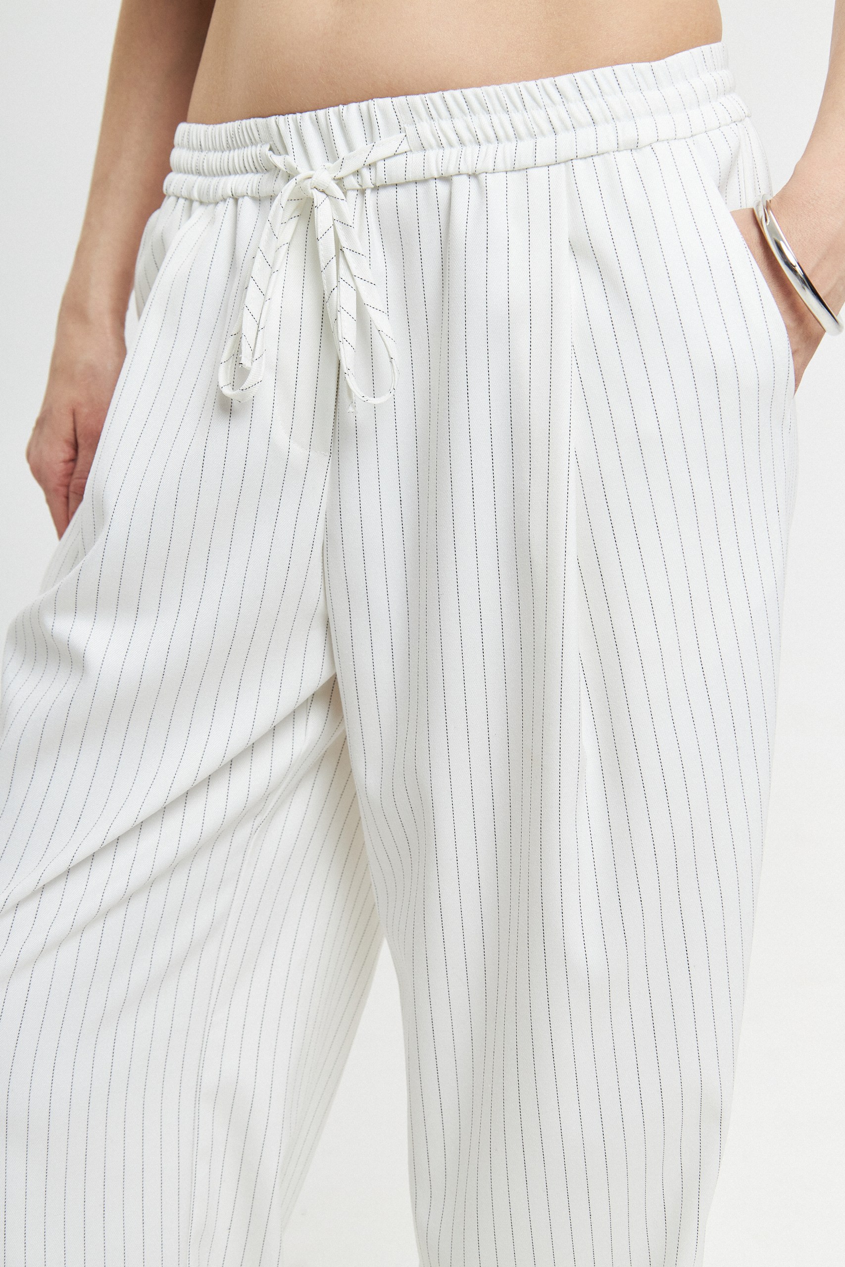 Брюки в полоску на резинке