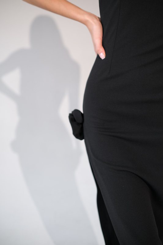 Платье макси с розами и разрезом