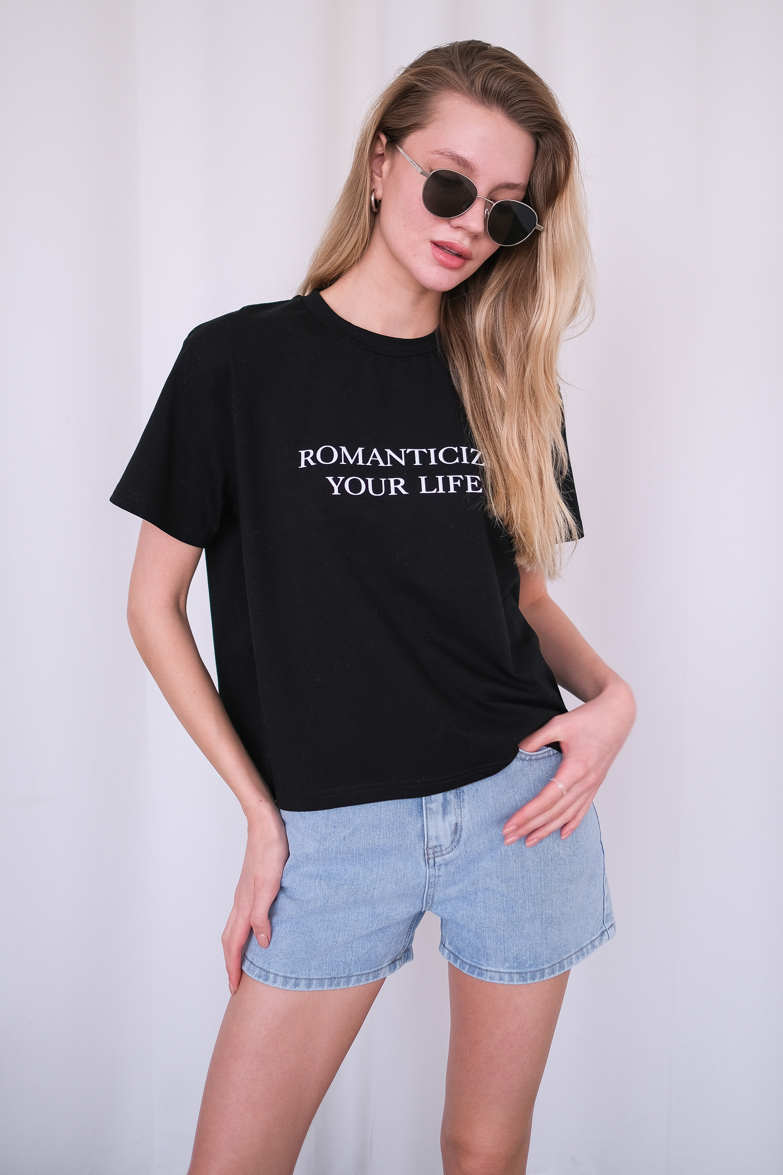 Футболка Romanticize