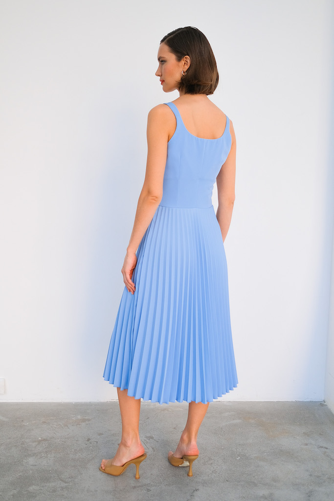 Платье миди гофре голубое