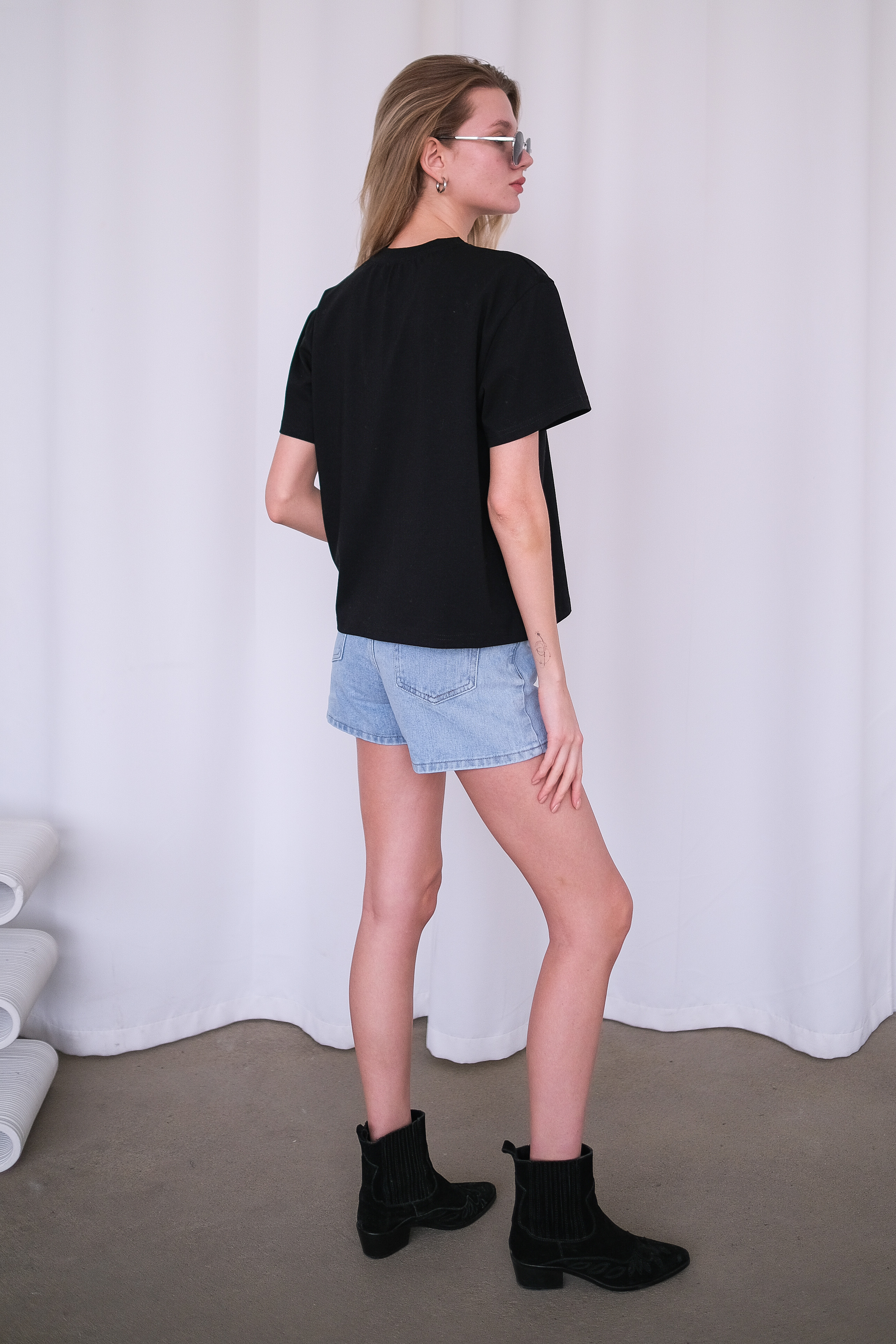 Футболка Romanticize