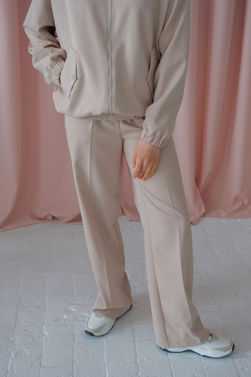 Бомбер бежевый