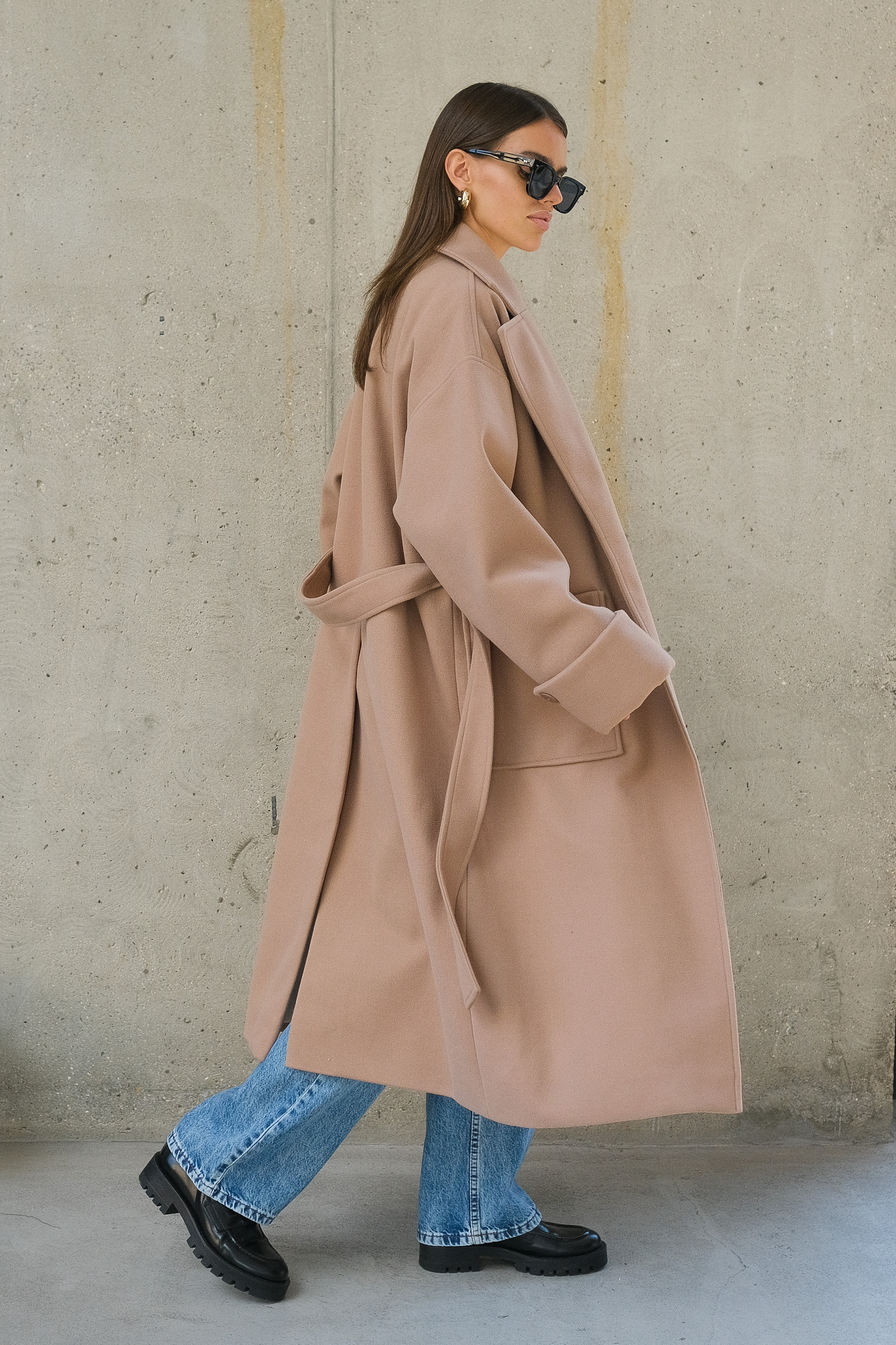 Пальто с накладными карманами 