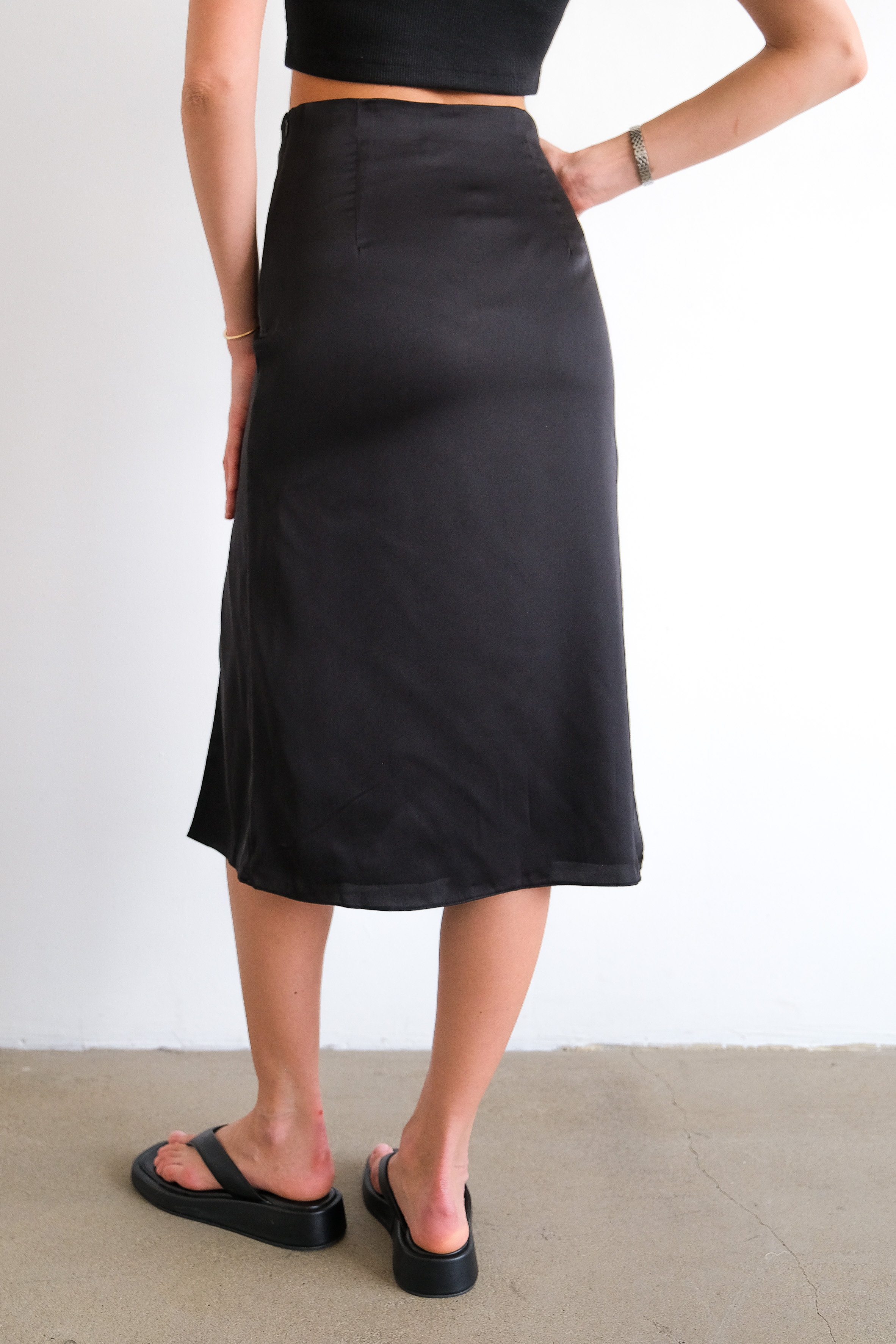 Юбка с разрезом черная