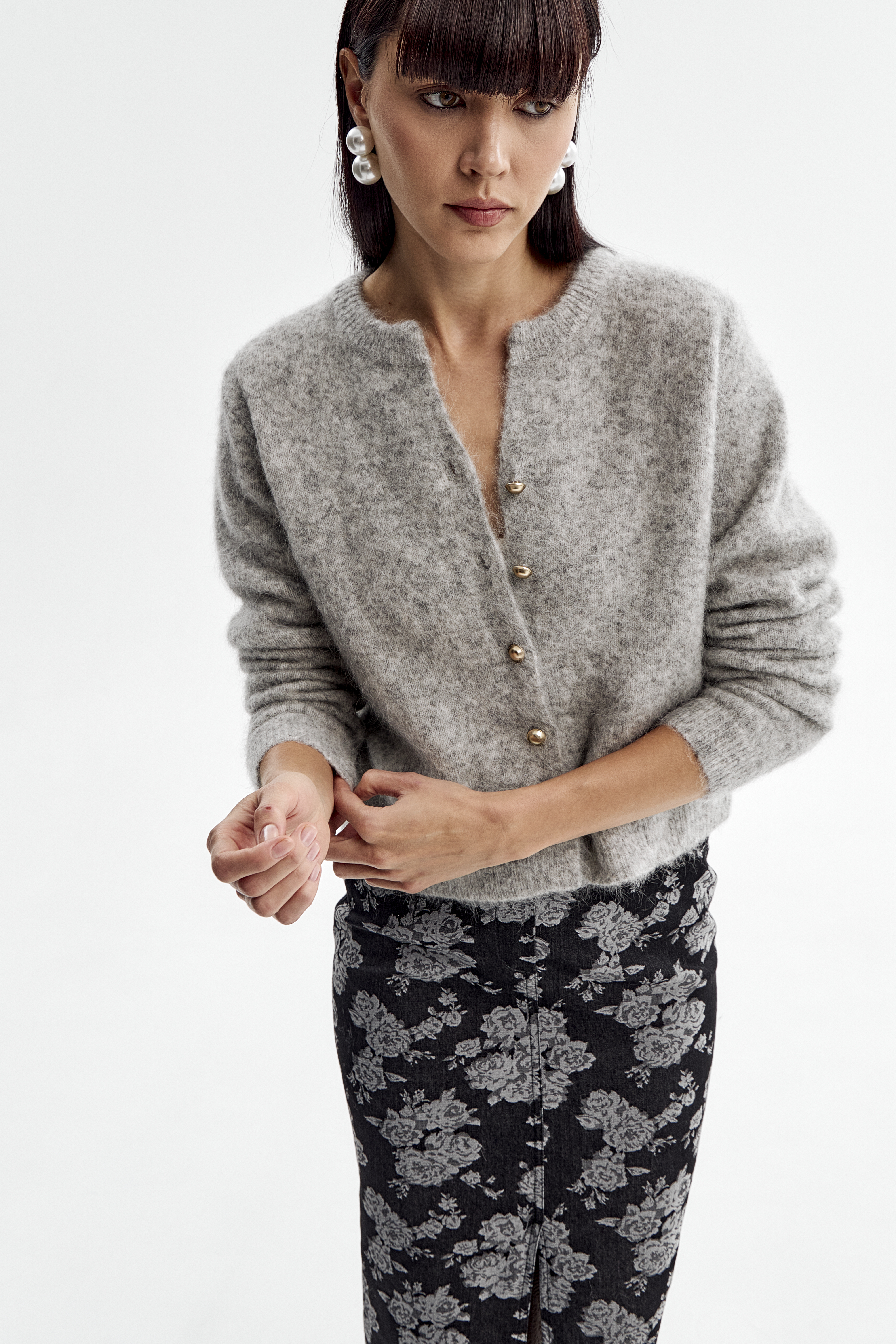 Кардиган короткий из ангоры с золотыми пуговицами