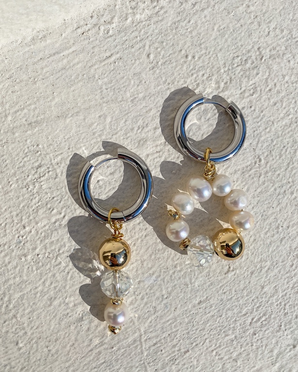 Серьги с круглым жемчугом и золотистыми камнями