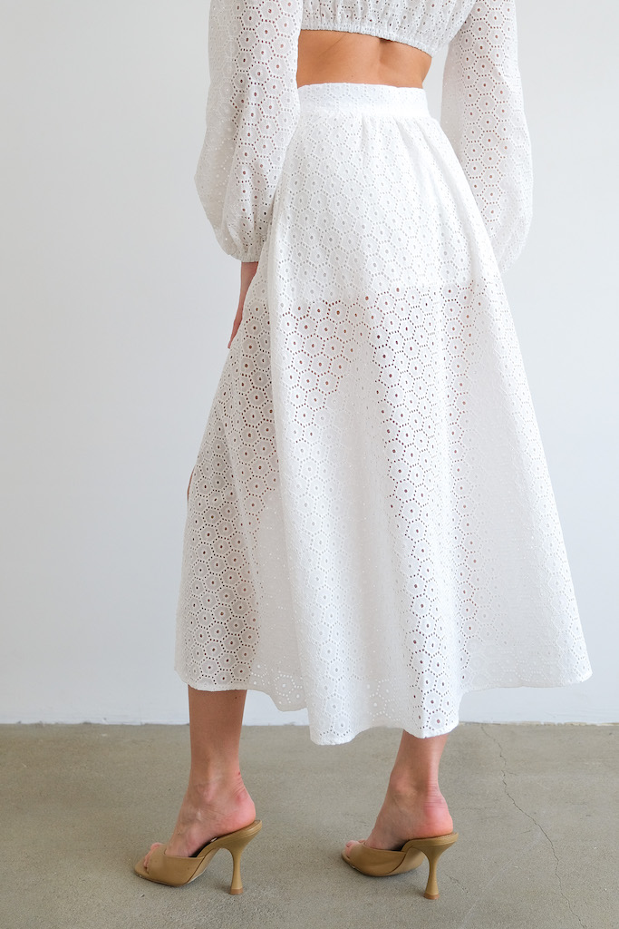 Юбка из шитья молочная