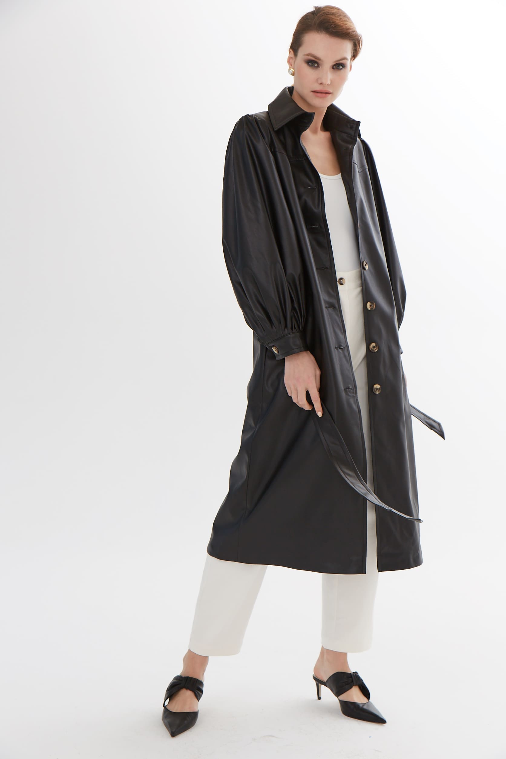 Плащ из экокожи