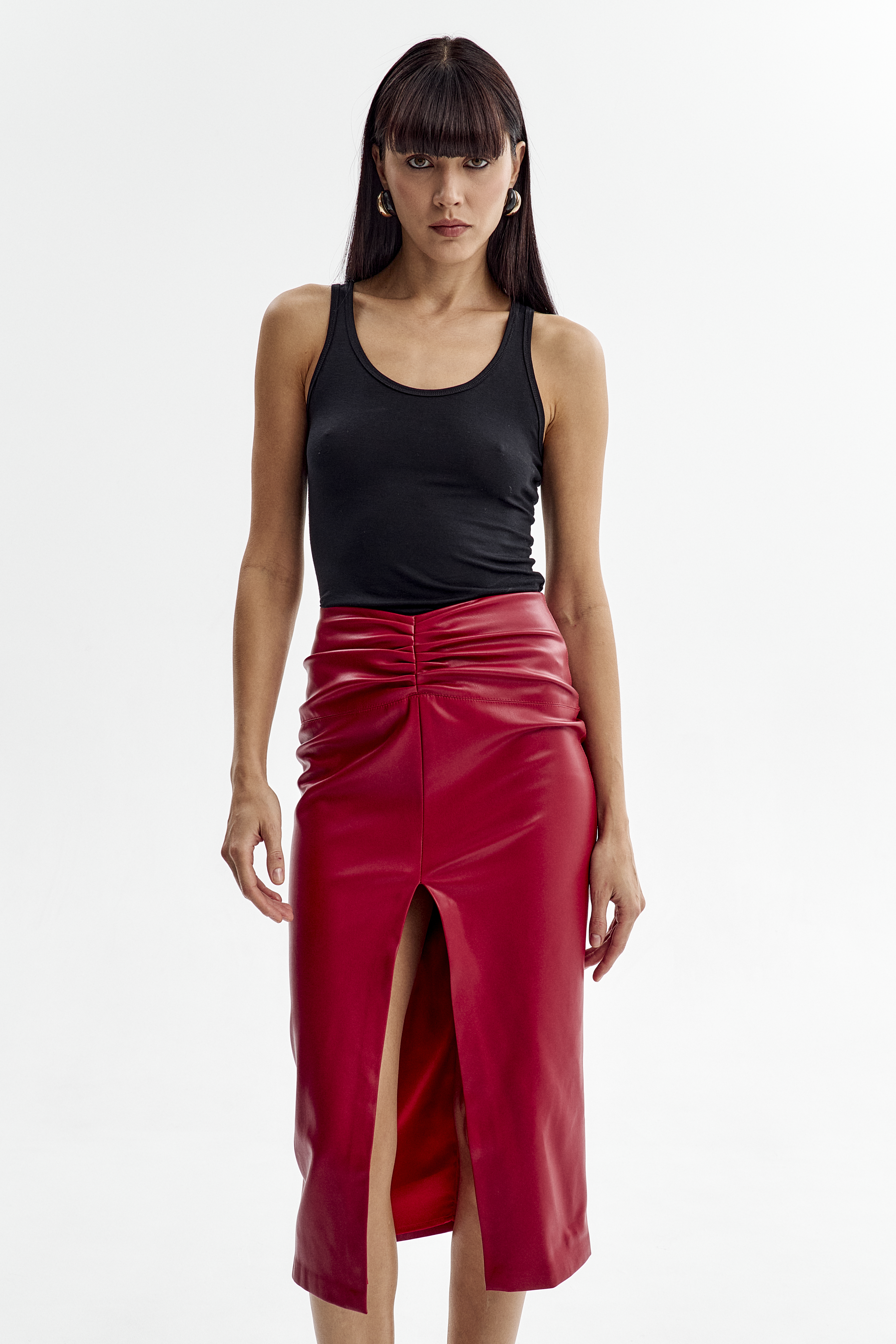 Юбка из эко кожи с разрезом 