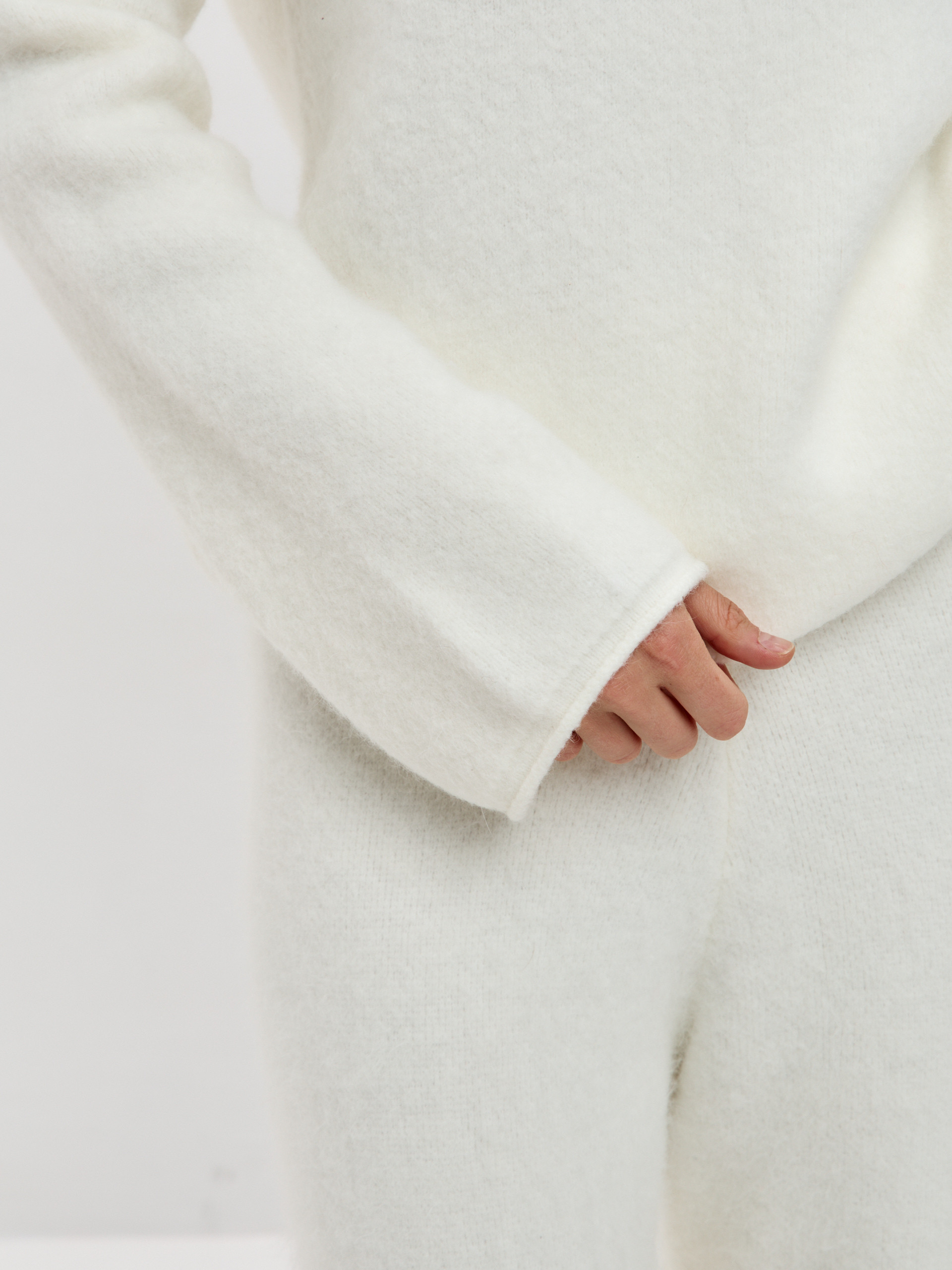 Свитер V вырез