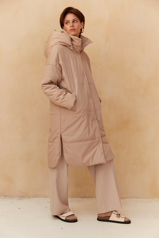 Пуховик объемный бежевый