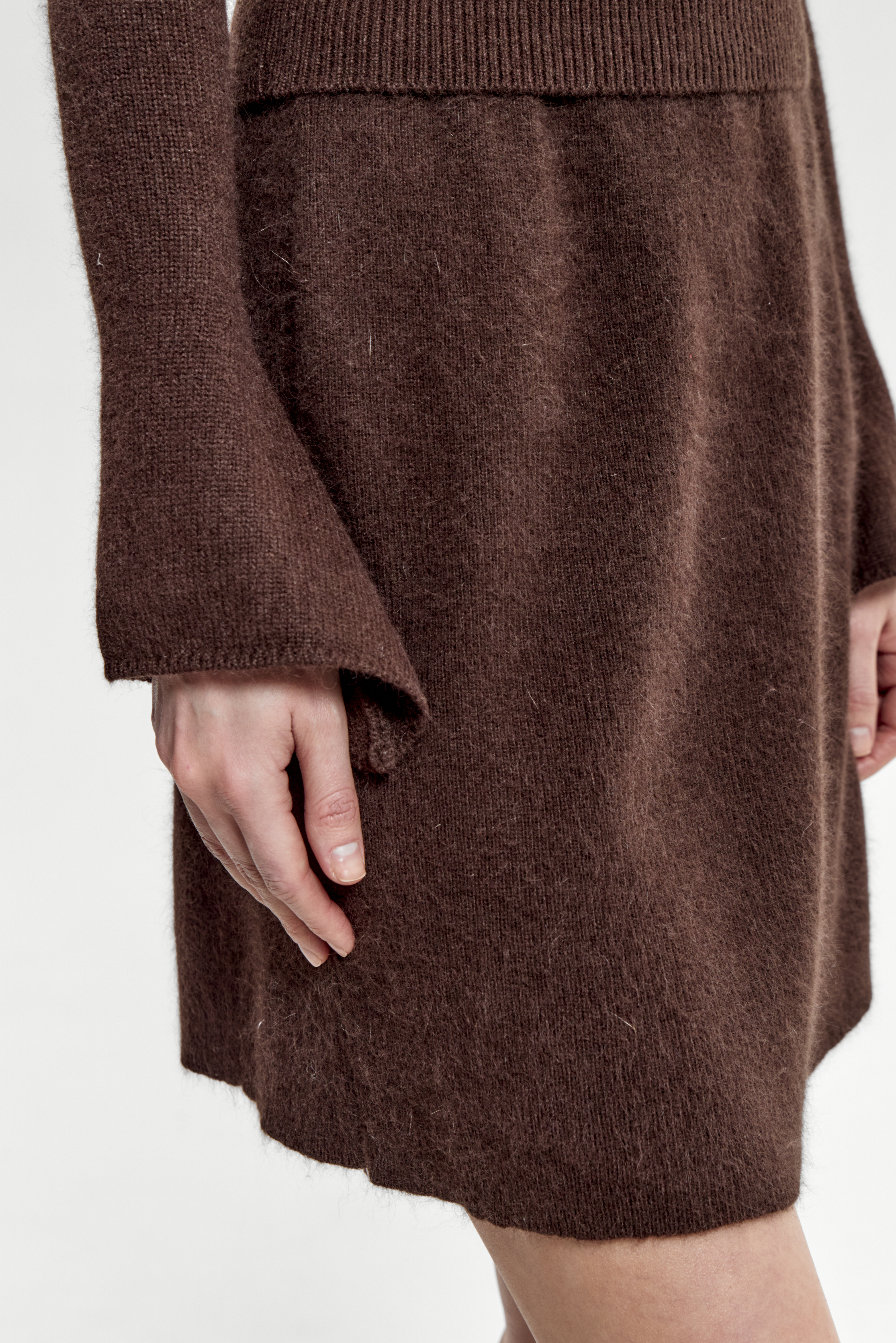 Джемпер с открытыми плечами