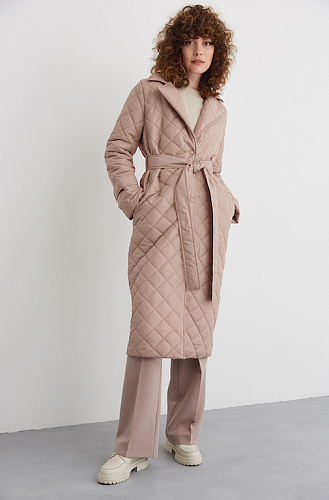 Пальто на утеплителе стеганное