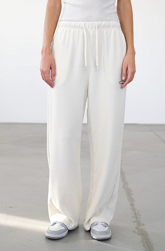  Брюки молочные в рубчик