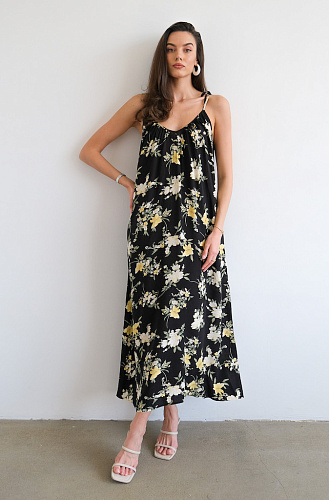 Платье на бретелях 