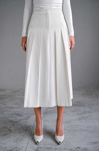 Юбка в складку молочная