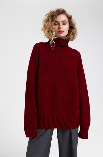 Свитер с высоким воротом